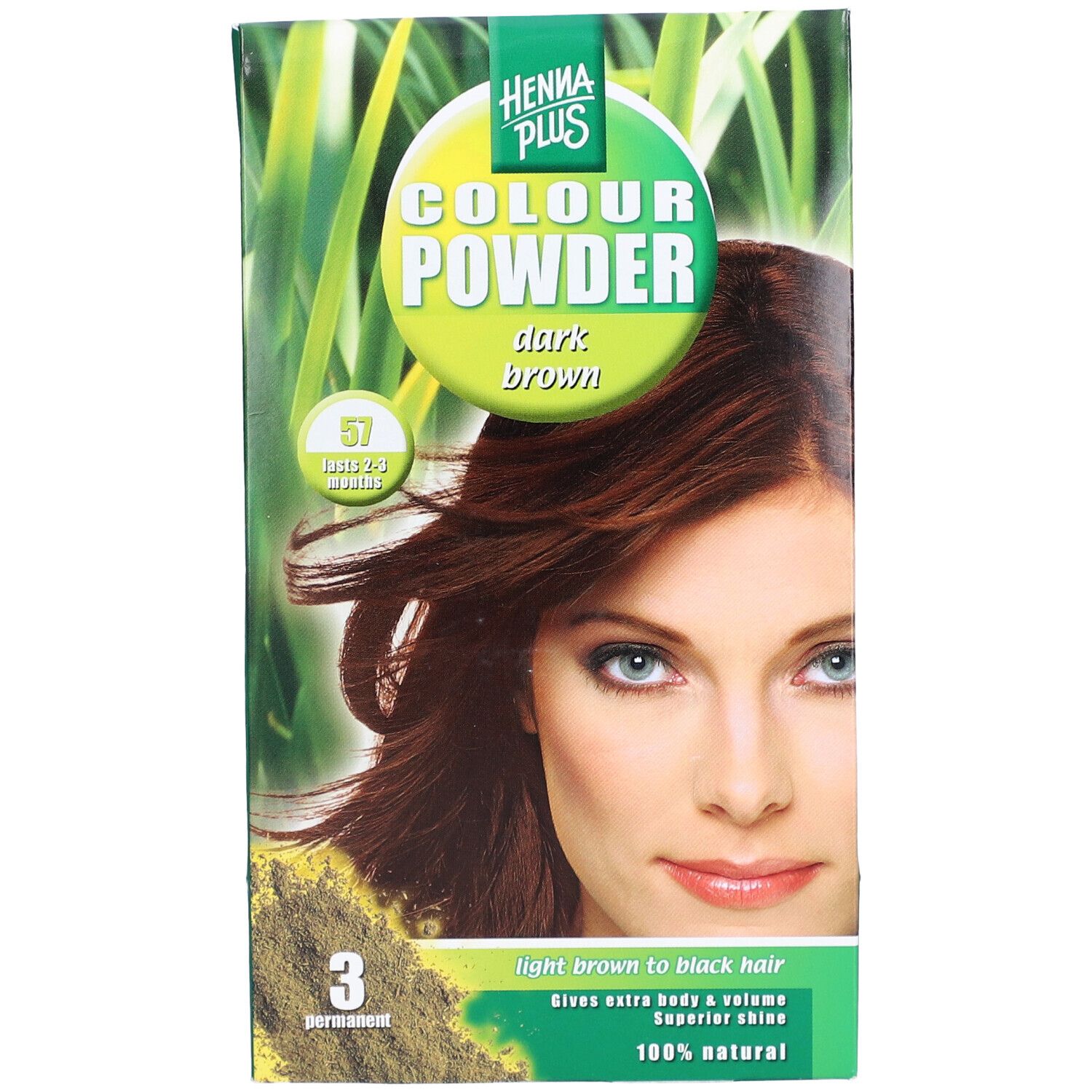 Emballage HENNA PLUS Colour Powder 57 braun. Femme aux cheveux bruns. Emballage vert et blanc avec informations produit.