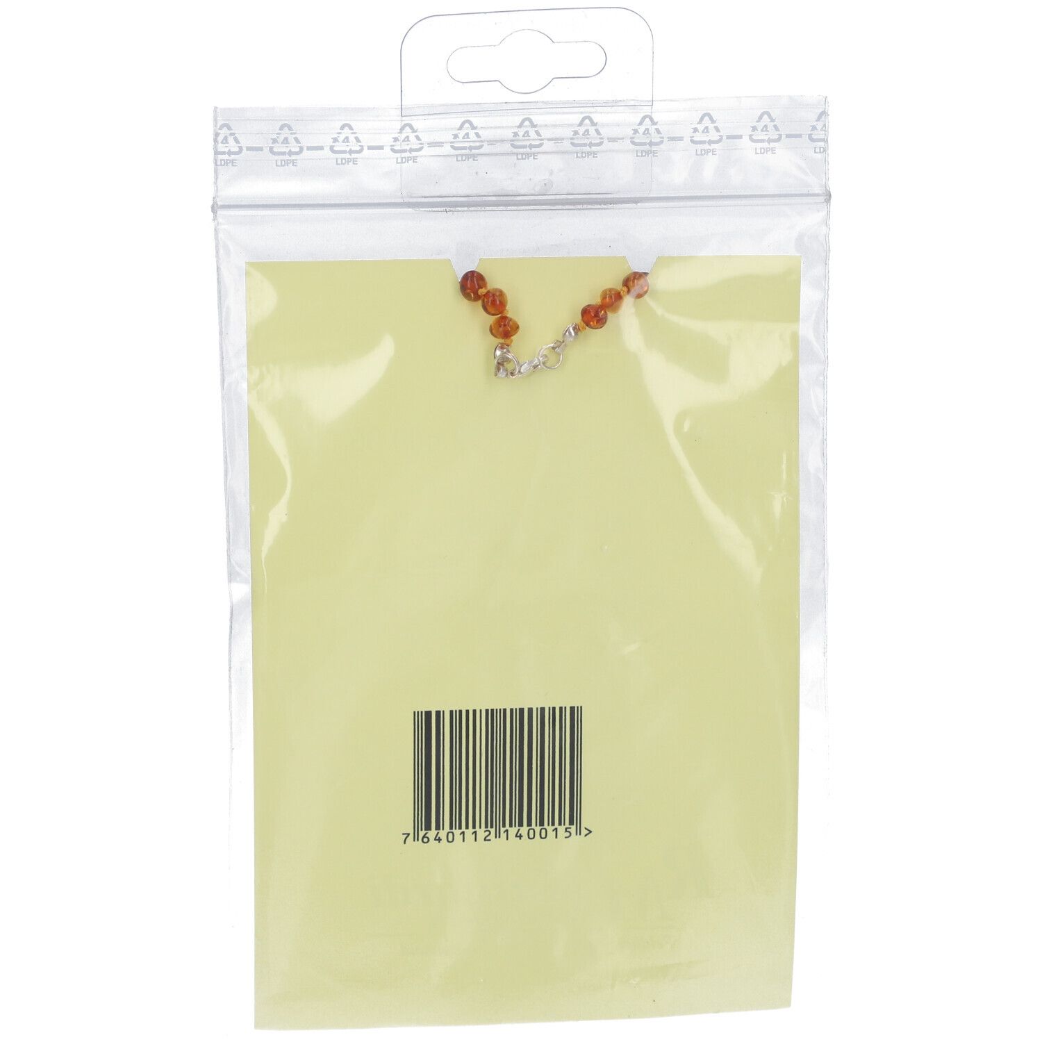 Dos du collier en ambre dans un emballage plastique. Fond jaune avec code-barres et texte. Fermoir argenté visible.
