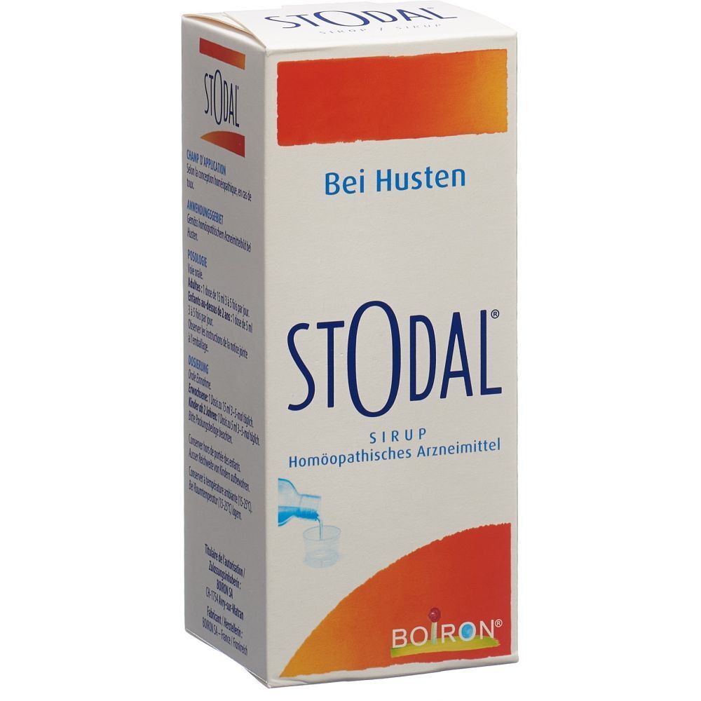 Weißer Karton mit STODAL-Schriftzug. Oben steht "Bei Husten". Unten steht "Sirup". Marke BOIRON.