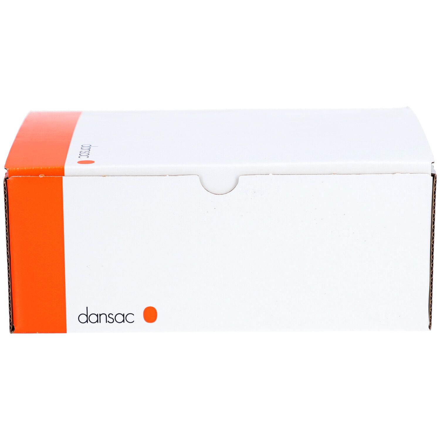 Weiße Kartonverpackung mit orangefarbenem Akzent. Dansac-Logo auf der Vorderseite. Aussparung zum Öffnen.