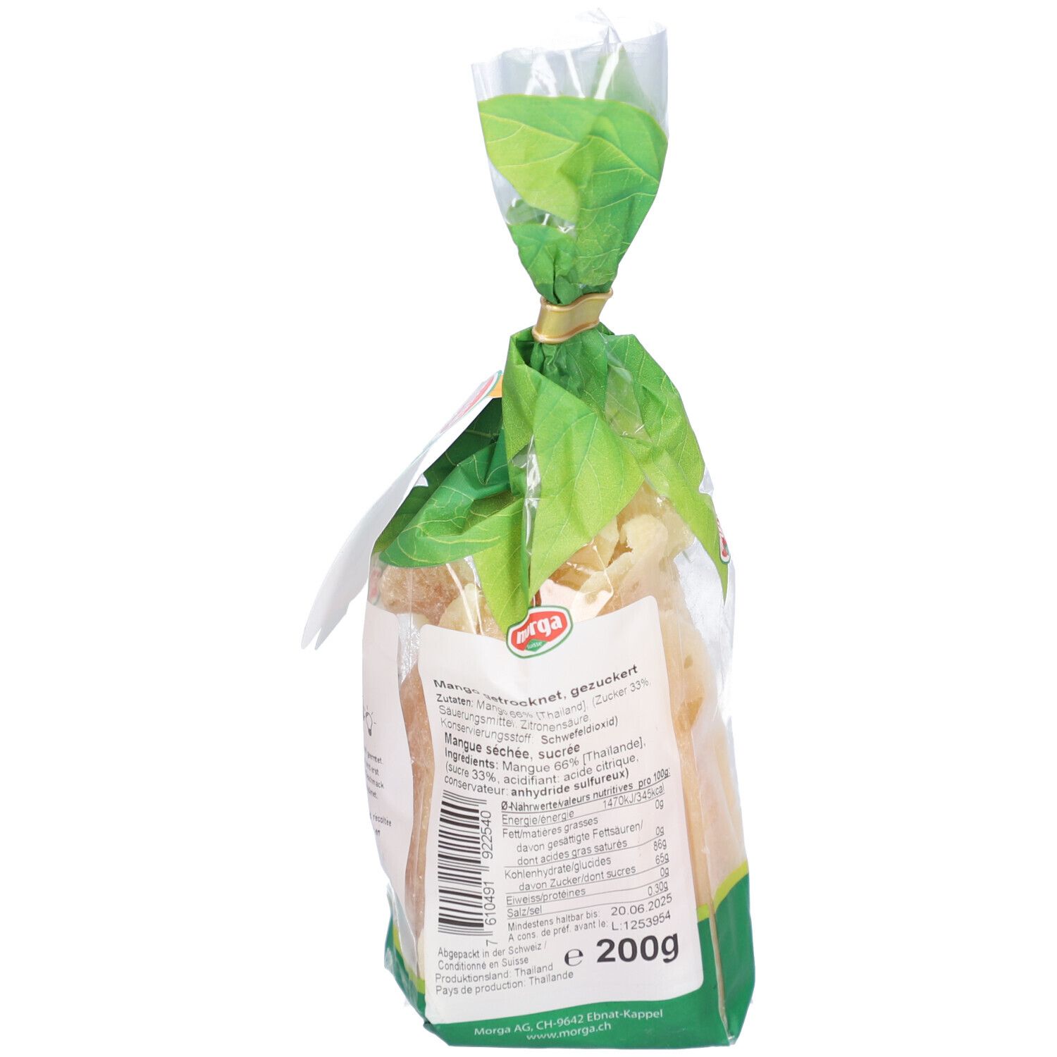 Verpackung mit getrockneten Mango-Schnitzen. Klarsichtbeutel mit grünem Papier und goldfarbenem Verschluss. Morga-Logo.