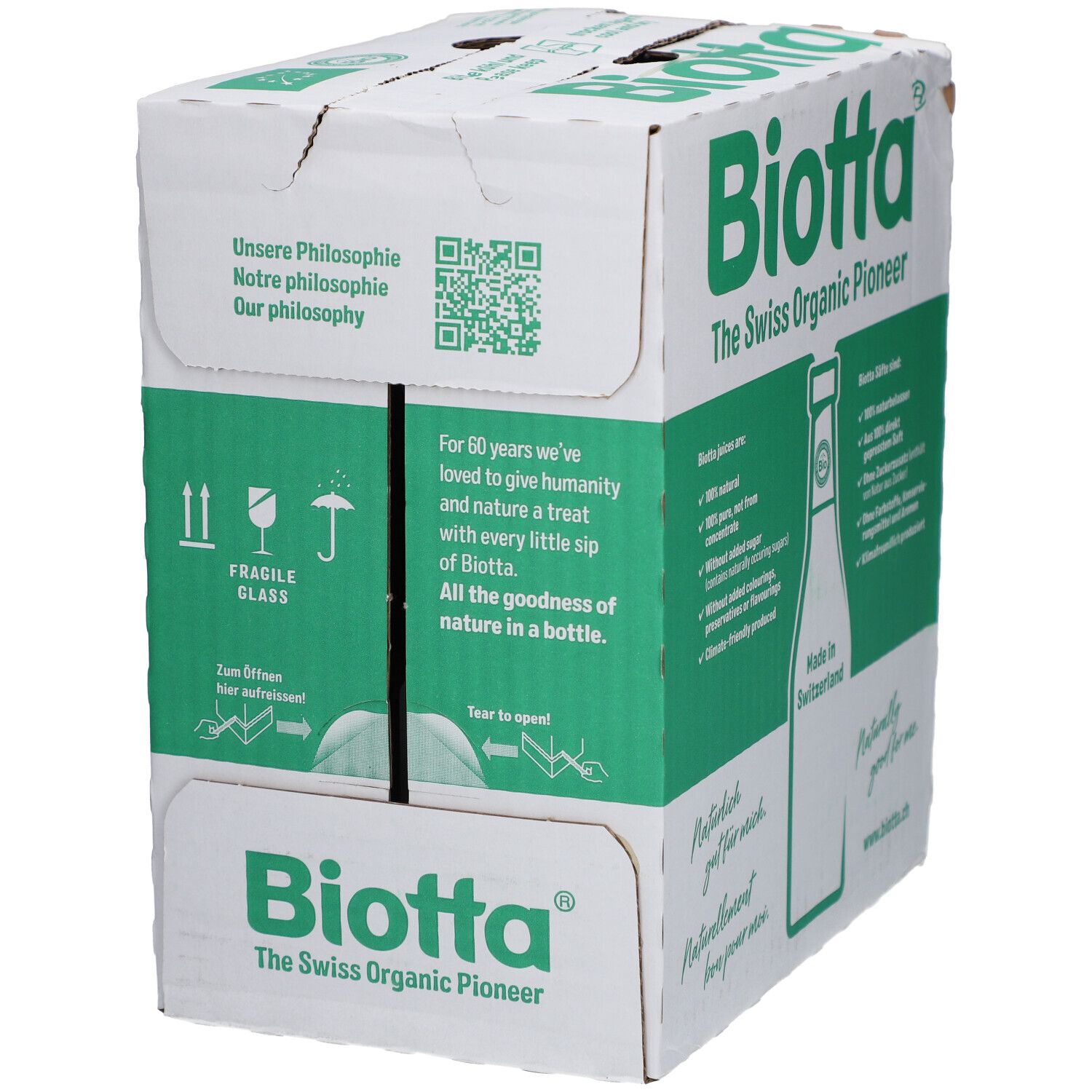 Karton mit BIOTTA-Logo und Text: "The Swiss Organic Pioneer". Enthält Informationen über Bio-Säfte. Aufdruck: "Made in Switzerland".
