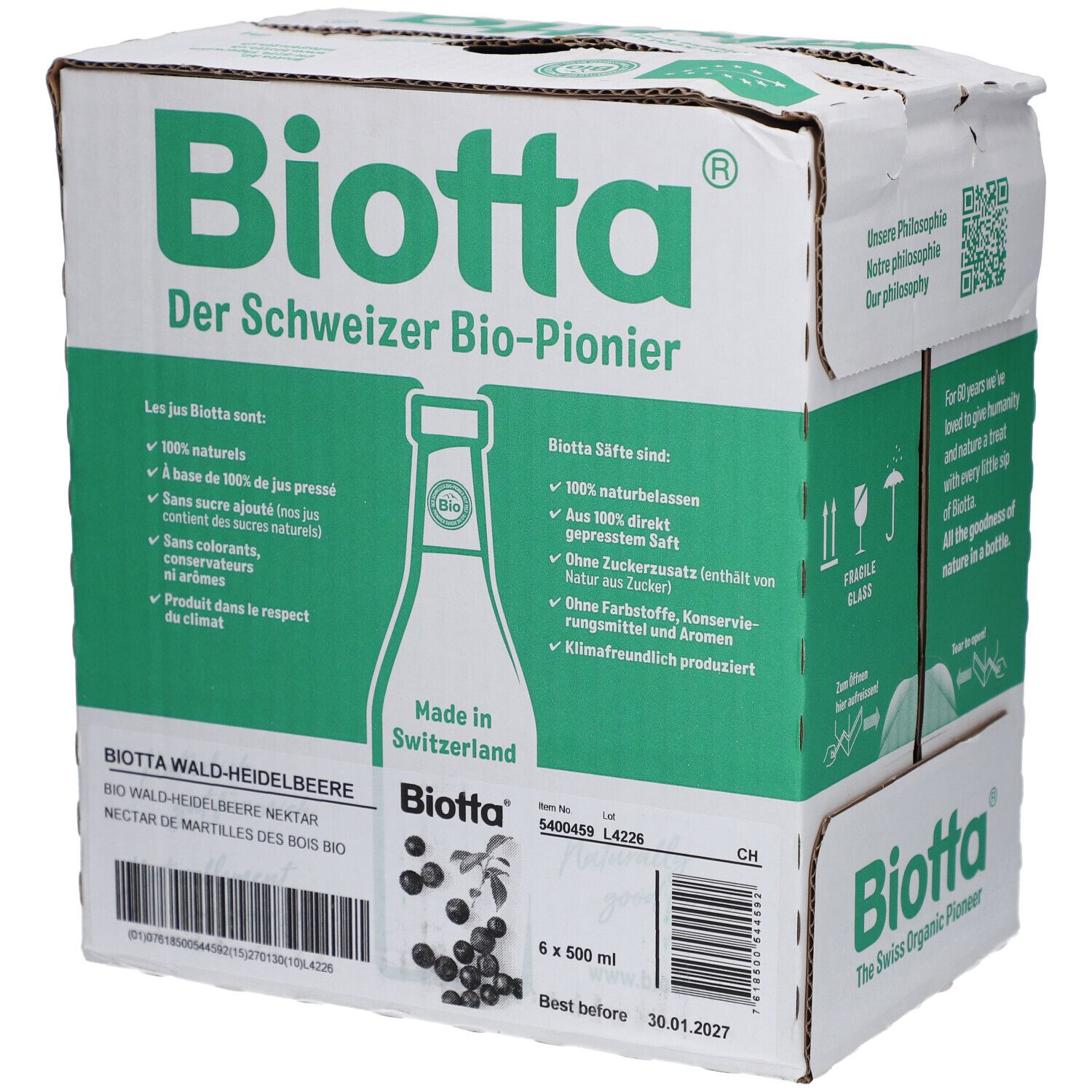 Karton mit BIOTTA Waldheidelbeere Bio. Sechs Flaschen, grüne und weiße Verpackung. Text: Der Schweizer Bio-Pionier.