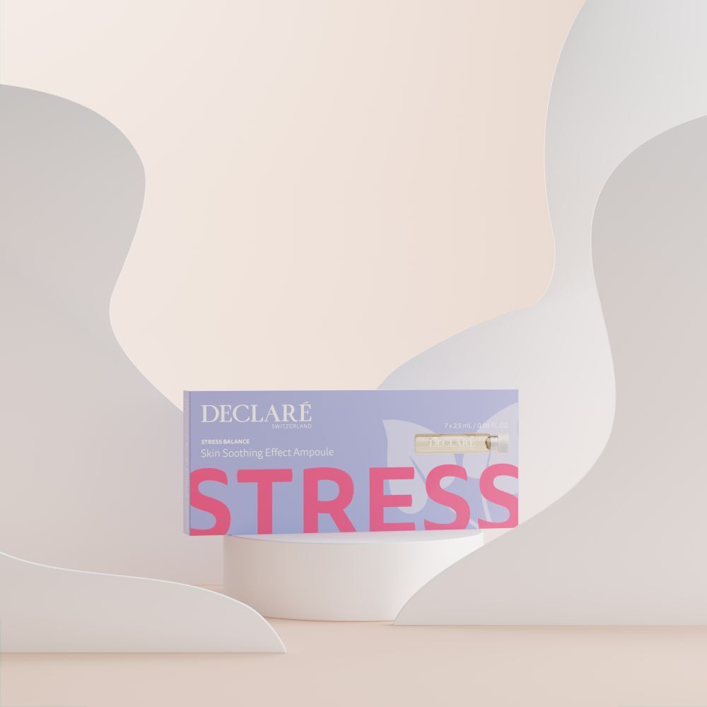 Boîte Declare Hautberuhigungs Effect Ampoule sur socle. Texte: Stress, Skin Soothing Effect Ampoule.