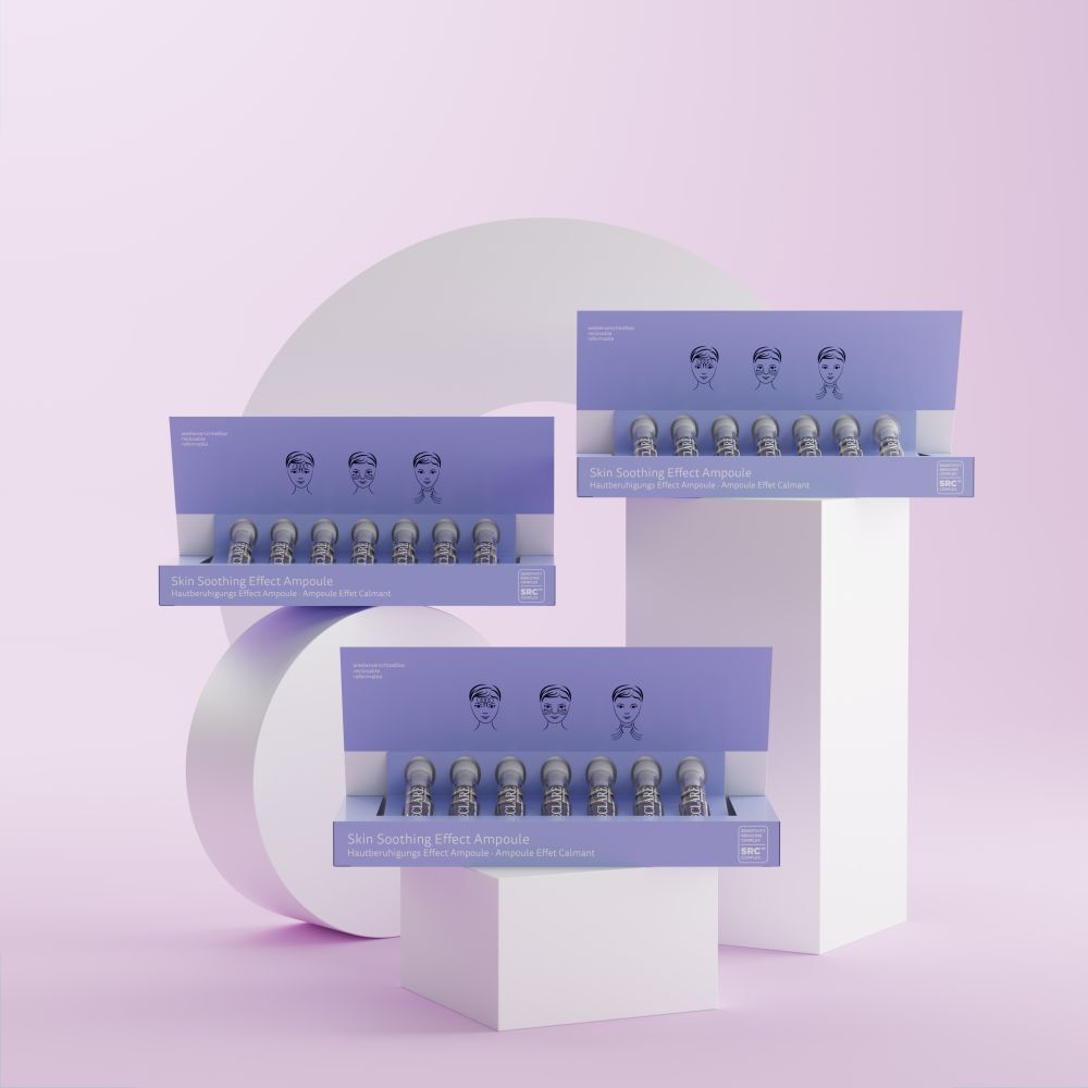 Trois boîtes Declare Hautberuhigungs Effect Ampoule. Texte: Skin Soothing Effect Ampoule. Sur socles.