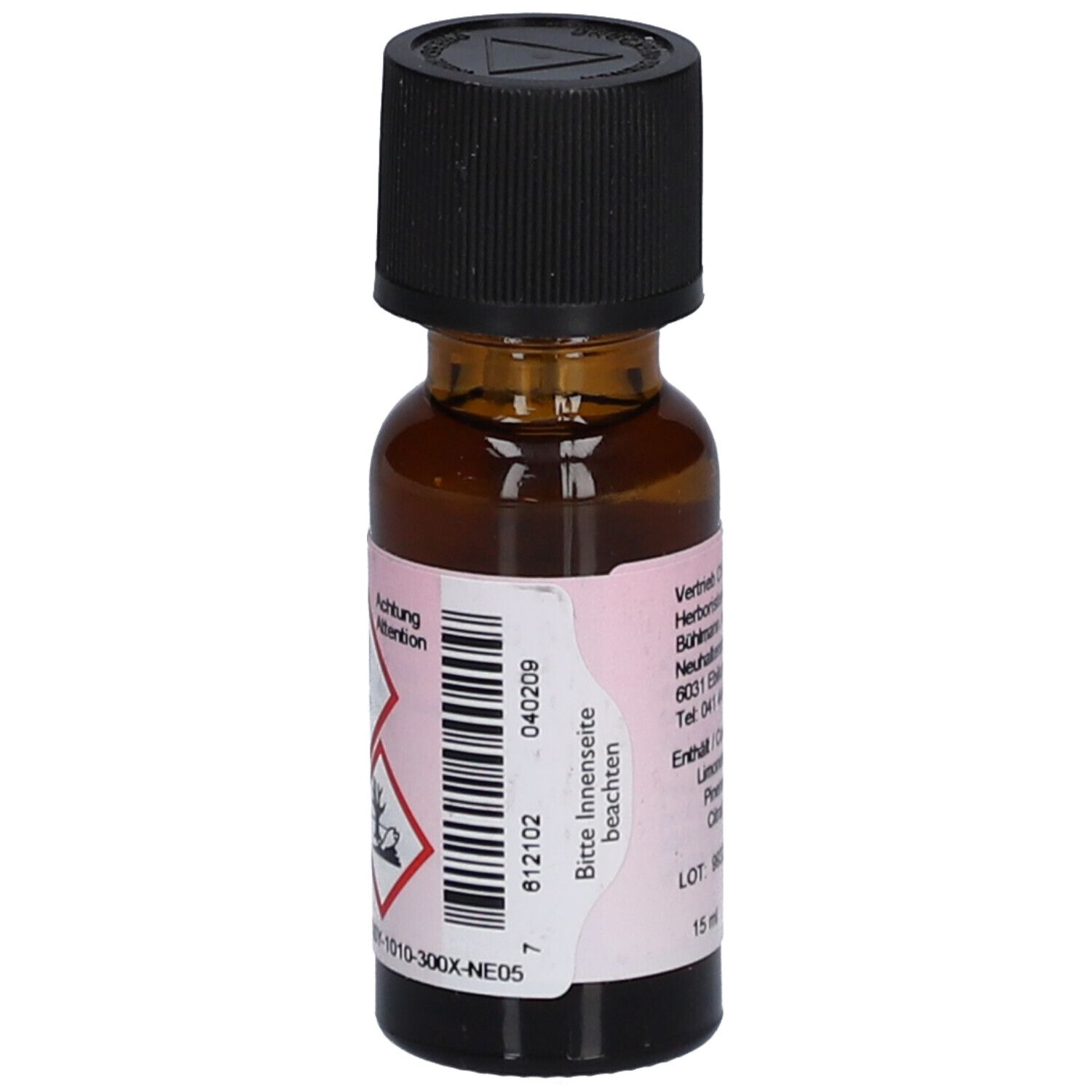 Braune Glasflasche mit schwarzem Deckel. Etikett mit Gefahrensymbolen und Text. Volumen: 15 ml. Chargennummer: 040209.