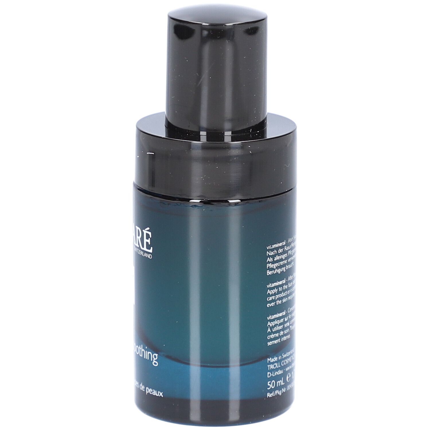 Rückseite der blau-schwarzen Flasche. Text in mehreren Sprachen. 50 ml.