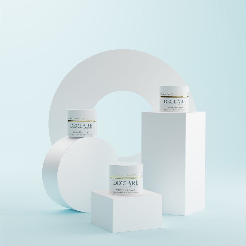 Trois pots blancs sur socles. Logo DECLARÉ et nom du produit Ocean's Best Cream.