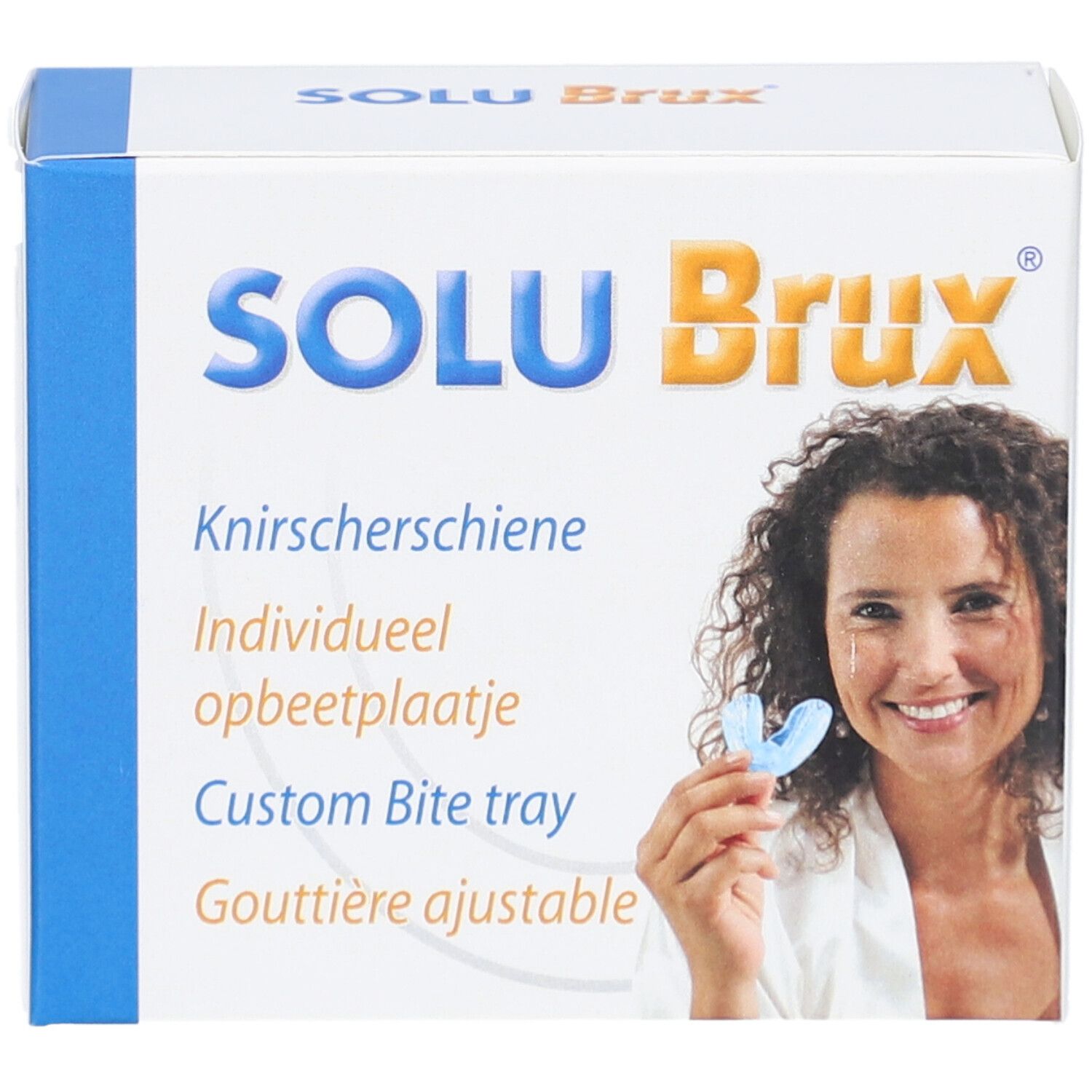 Verpackung von SOLU Brux. Aufdruck: Knirscher-Schiene, Custom Bite Tray. Frau hält blaue Schiene.