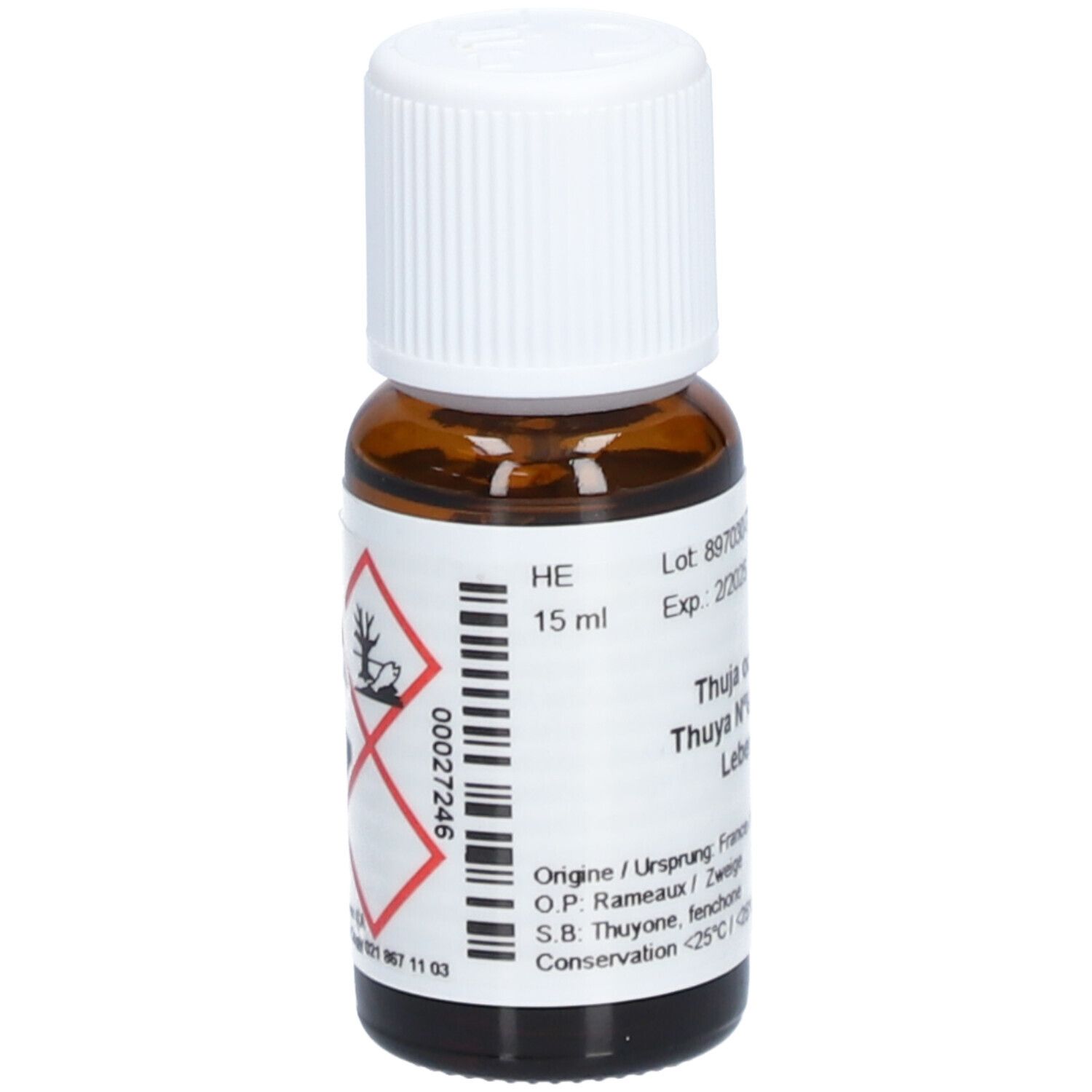Flacon en verre brun avec bouchon blanc. Étiquette avec symboles de danger et 15 ml. Nom du produit et origine.