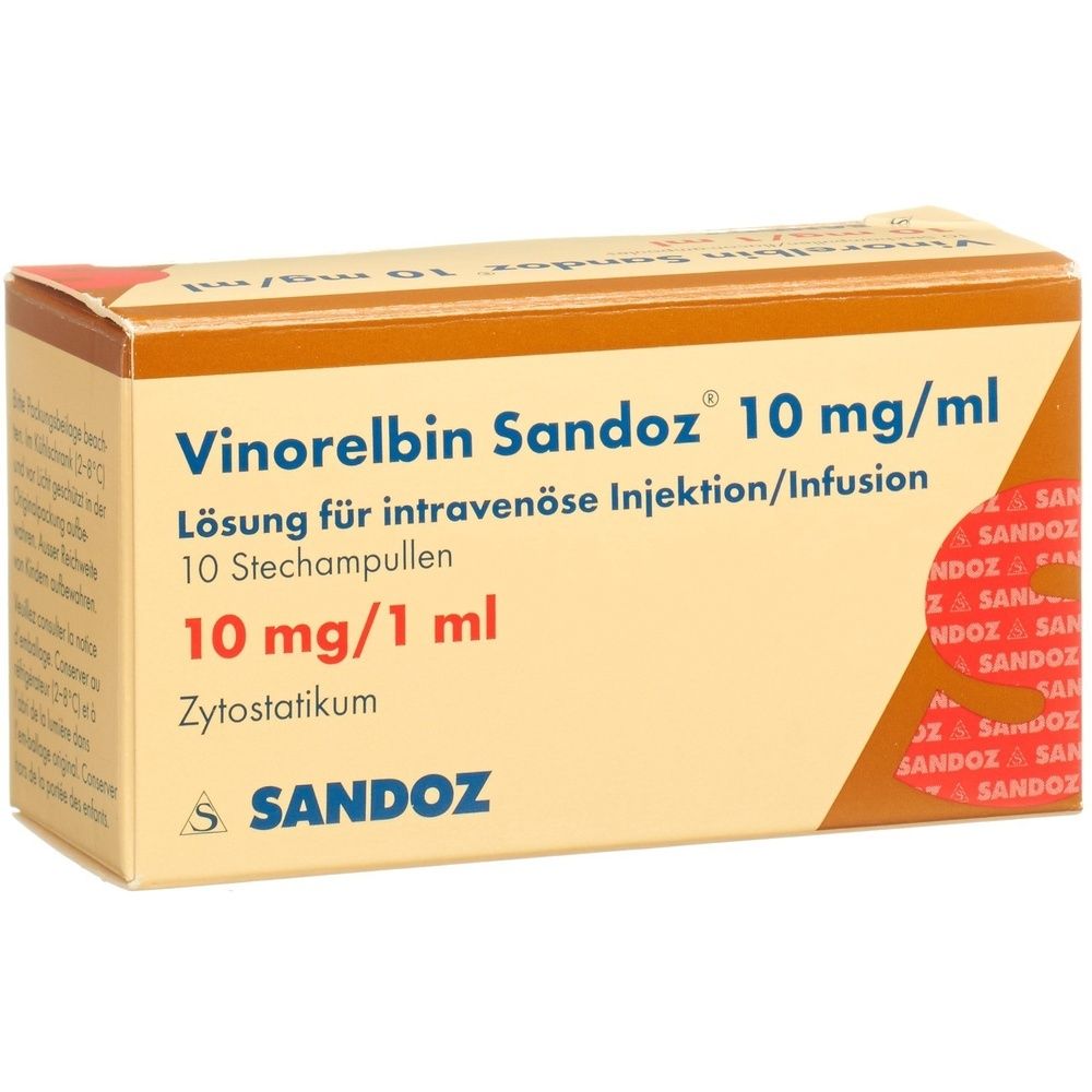 Karton mit Produktinformationen. Aufschrift: Vinorelbin Sandoz 10 mg/ml. Herstellerlogo Sandoz.