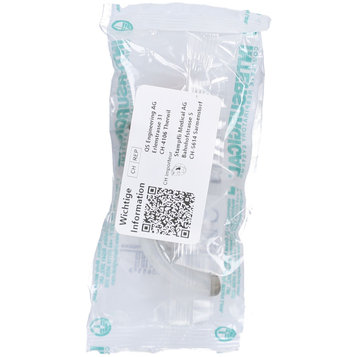 Tube de Guedel dans un emballage transparent. Une étiquette blanche avec des informations et un code QR est attachée.