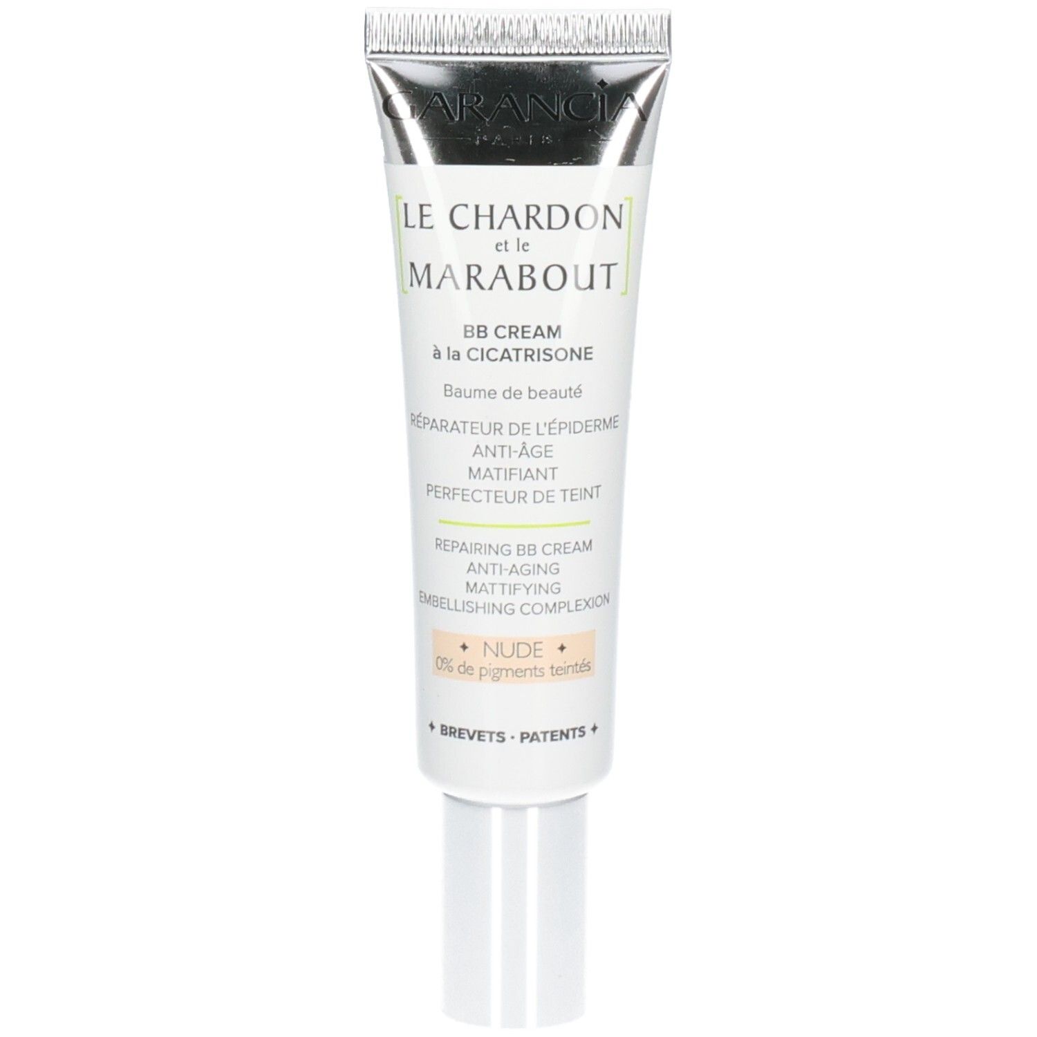 Tube mit BB Cream in Nude-Farbe, mit silbernem Verschluss. Text auf dem Tubenkörper.