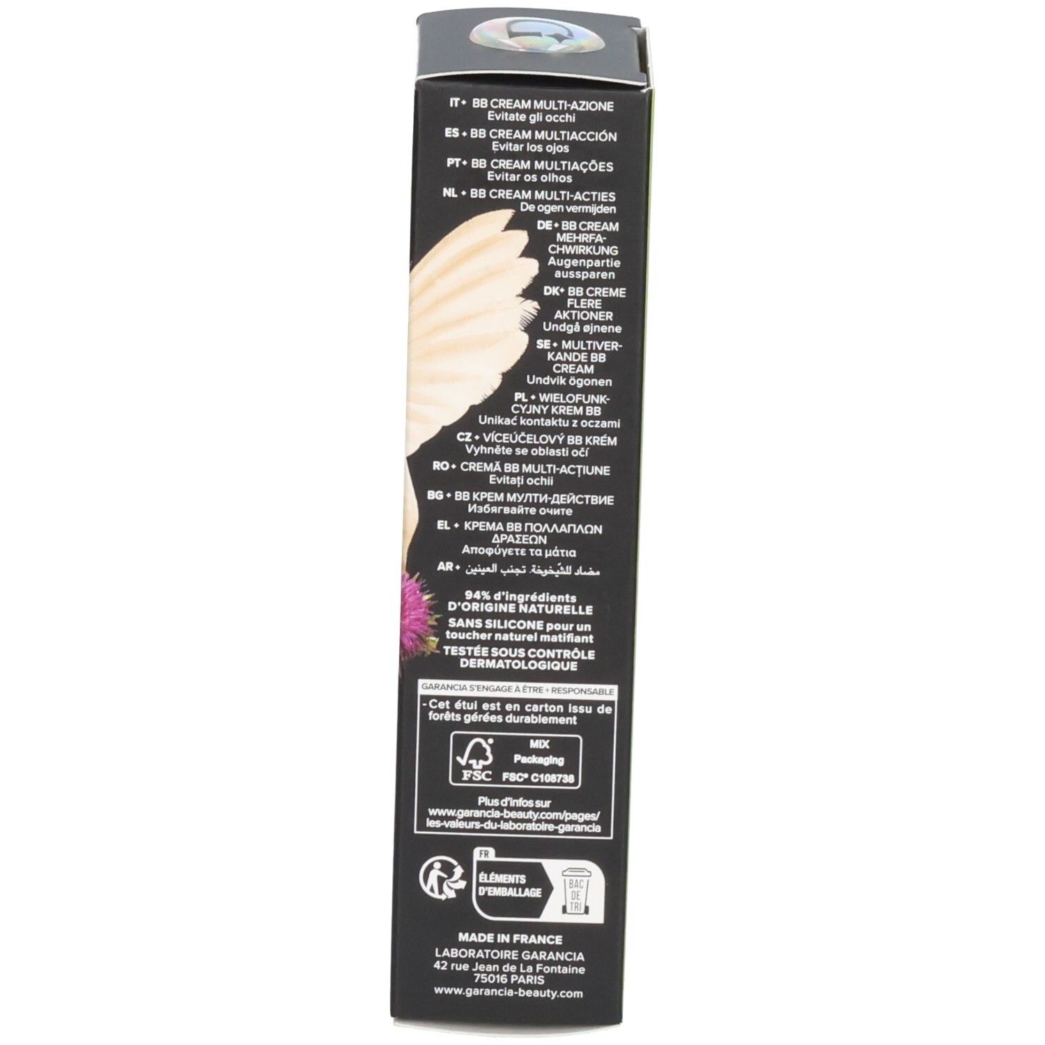 Seite der BB Cream-Verpackung mit Produktbeschreibungen in mehreren Sprachen und Zertifizierungen.