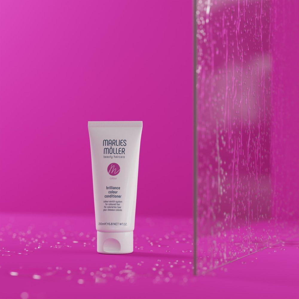Tube blanc. Marlies Möller. Colour Brilliance Conditioner. Sur fond rose. Logo rose.