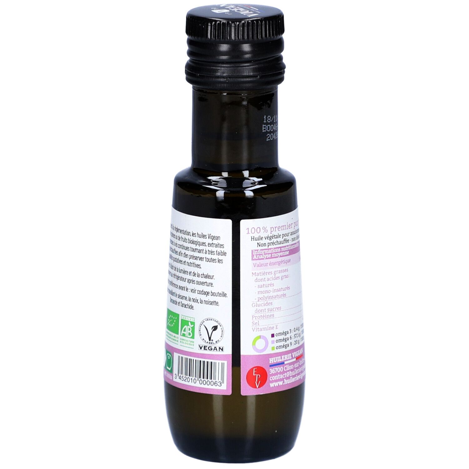 Rückseite der braunen Glasflasche. Etikett mit Text und Logos. Schwarzer Deckel.