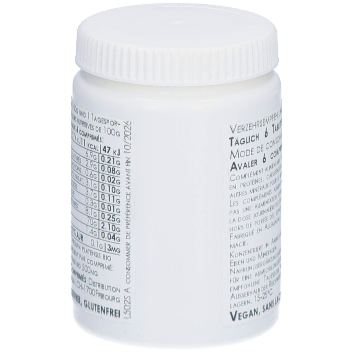 Weiße Dose mit Text. Enthält Informationen zur Einnahme und Nährwertangaben. Vegan, laktosefrei, glutenfrei.