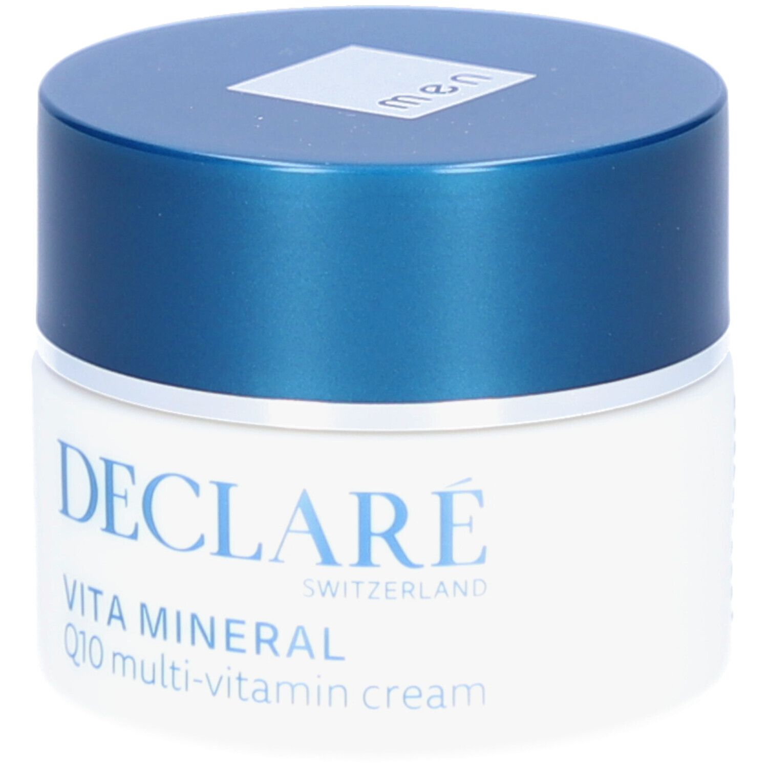 Pot de crème à couvercle bleu. Inscription : DECLARÉ, Vita Mineral Q10 multi-vitamin cream.