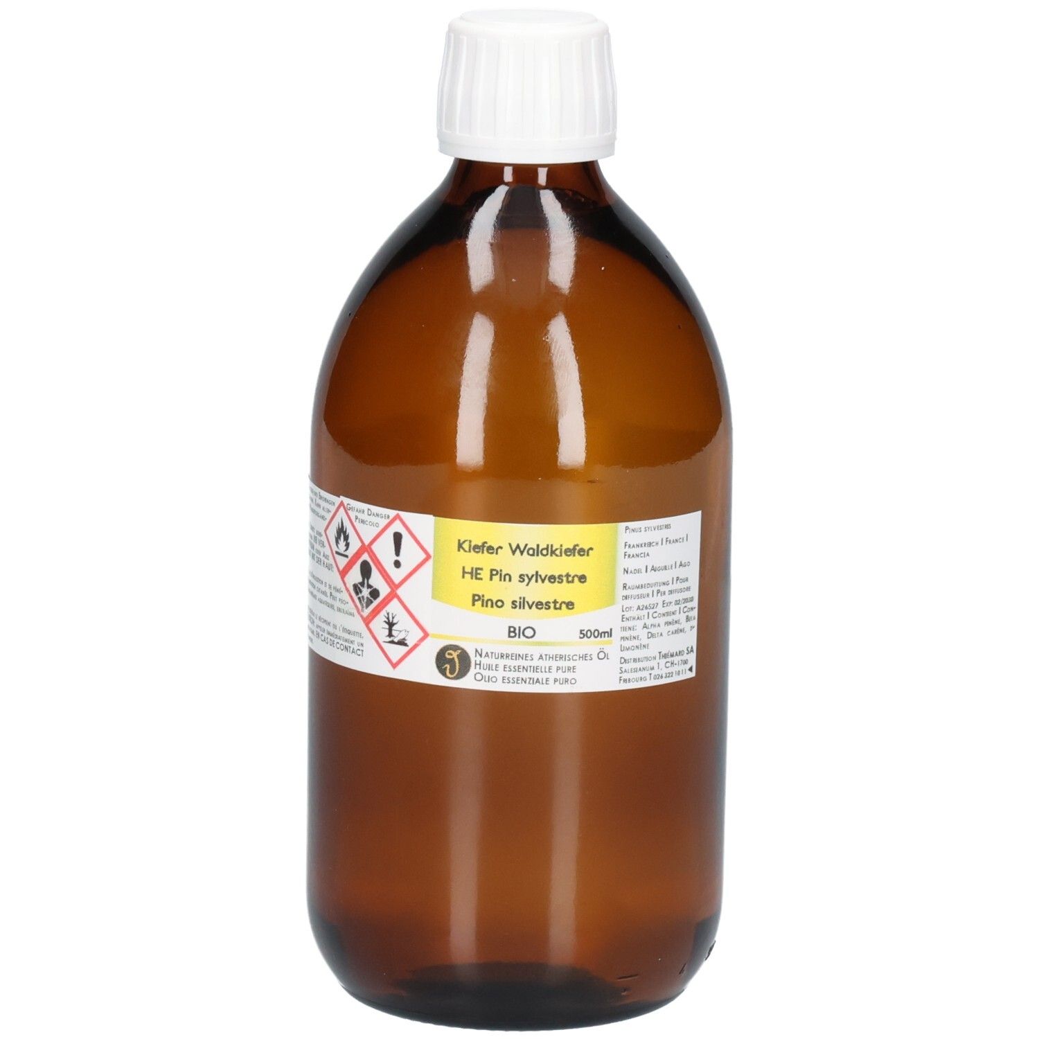 Braune Glasflasche mit weißem Schraubverschluss, gefüllt mit ätherischem Kiefernöl. Etikett mit Gefahrensymbolen und "BIO 500ml".