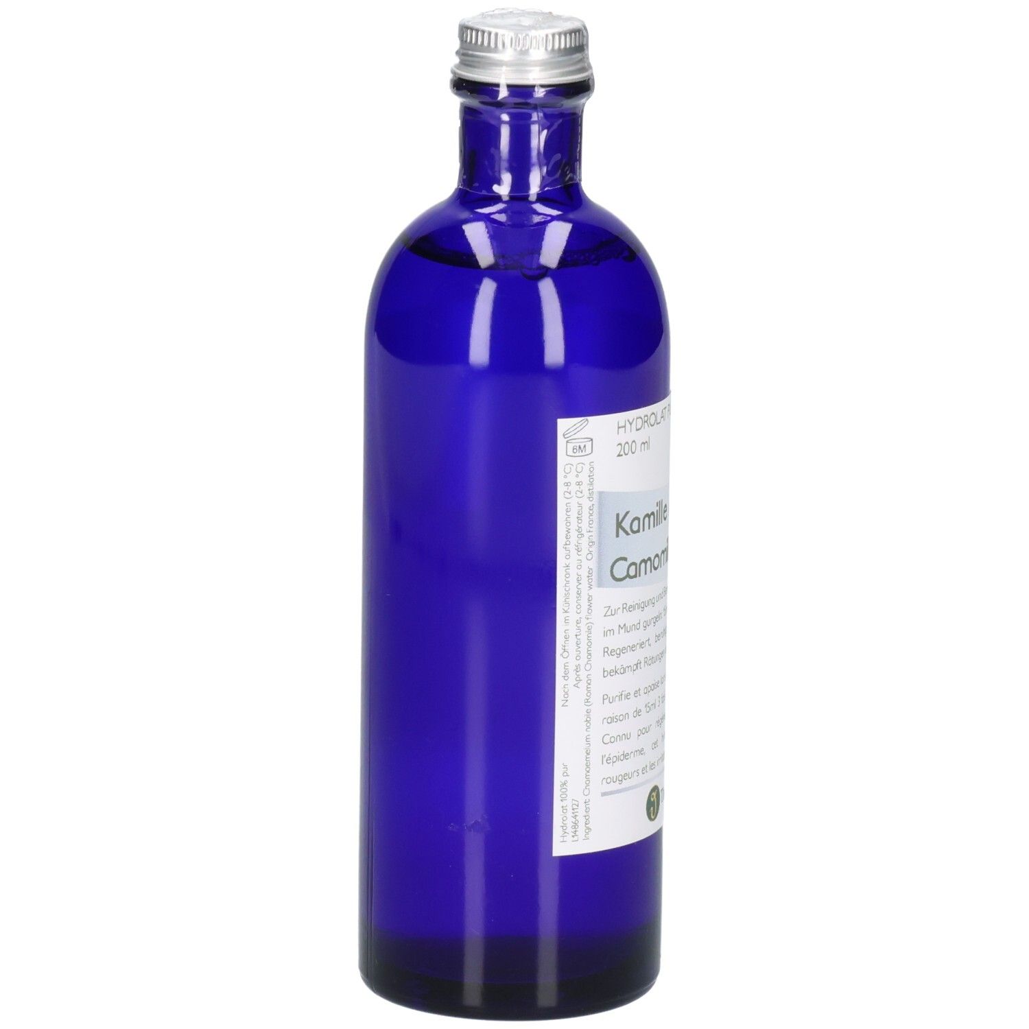 Blaue Glasflasche mit silbernem Schraubverschluss, Etikett mit "Kamille" und "200 ml".