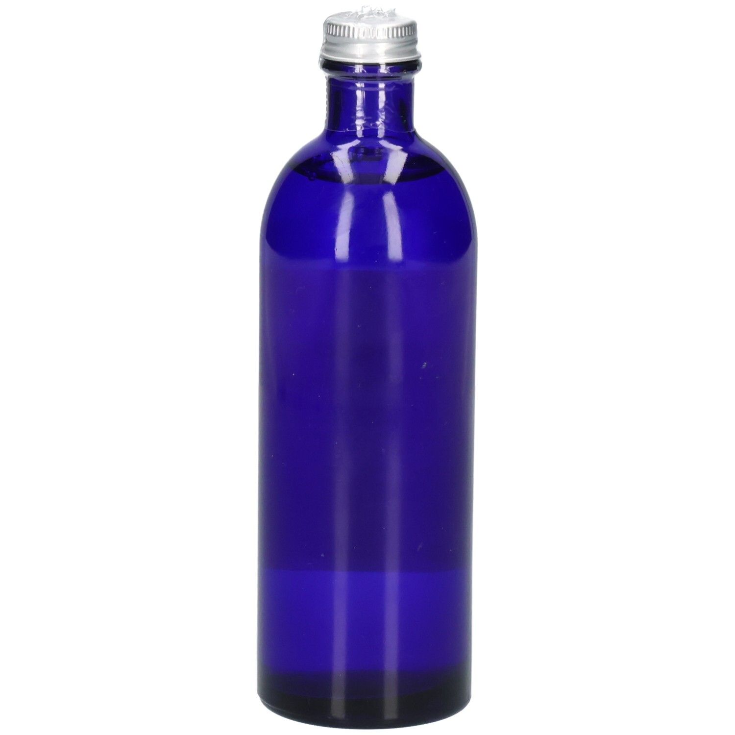 Une bouteille en verre bleu avec bouchon argenté, remplie d'un liquide clair.