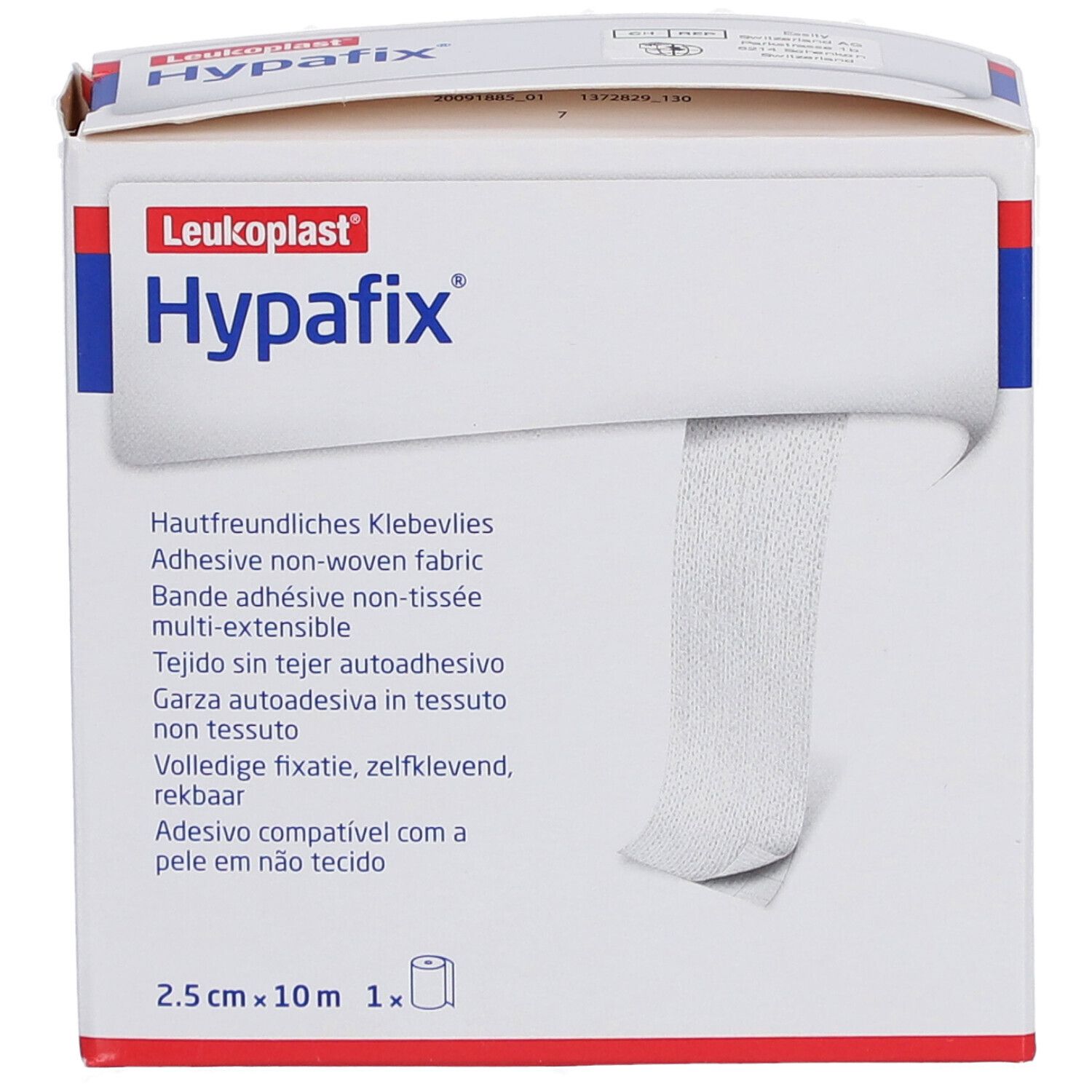 Karton mit Hypafix Klebevlies. Aufschrift: 2,5 cm x 10 m. Weißes, nicht gewebtes Material wird aus der Verpackung gezogen.