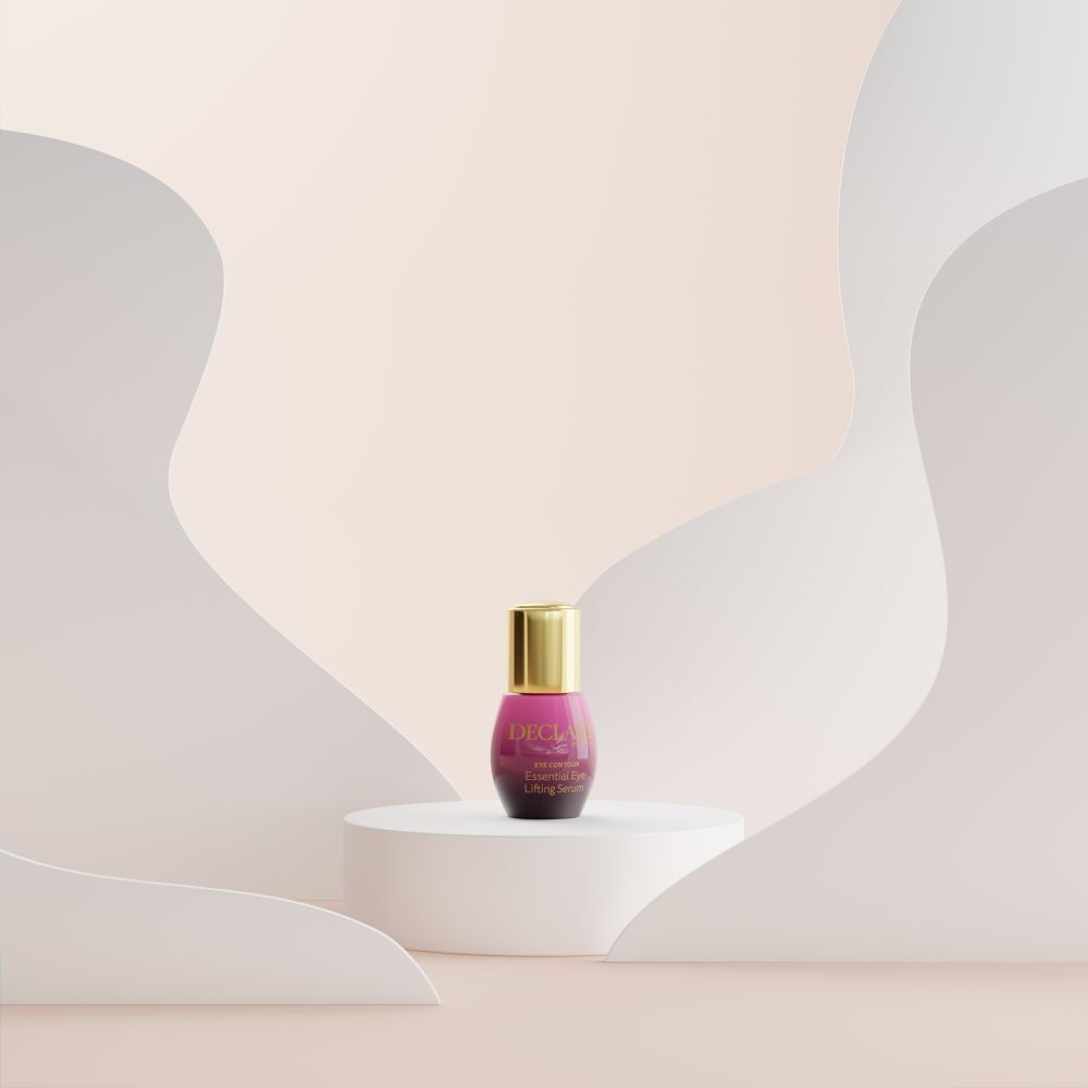 Produit sur socle. Flacon violet avec bouchon doré. Inscription : DECLARÉ, EYE CONTOUR, Sérum.