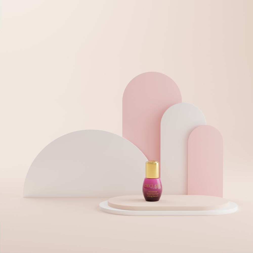 Produit sur socle. Flacon violet avec bouchon doré. Inscription : DECLARÉ, EYE CONTOUR, Sérum.