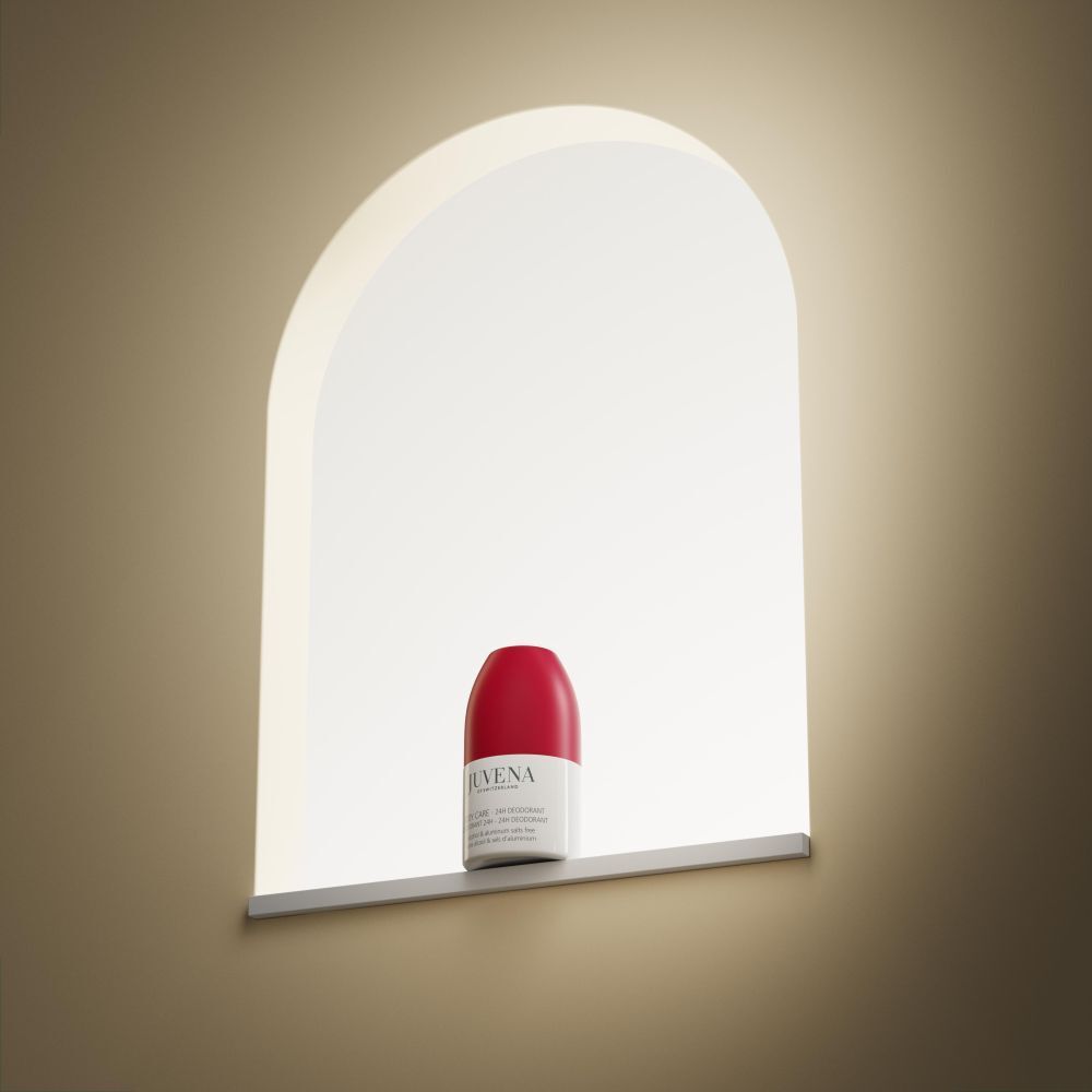 Roll-on déodorant dans une niche. Bouchon rouge, étiquette blanche. Logo Juvena et nom du produit.
