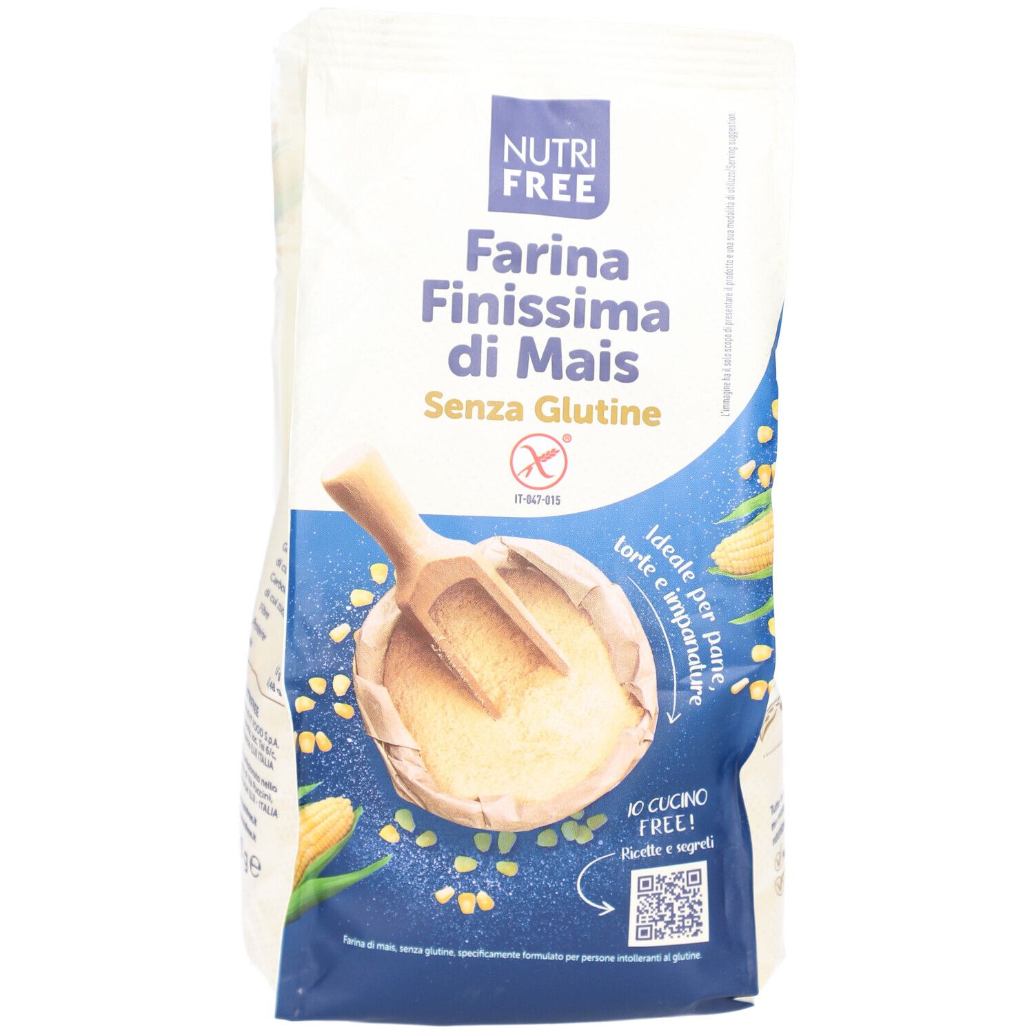 Vue de face du paquet de farine de maïs sans gluten NUTRIFREE. Inscription : Farina Finissima di Mais, Senza Glutine. Illustration de maïs et cuillère en bois.