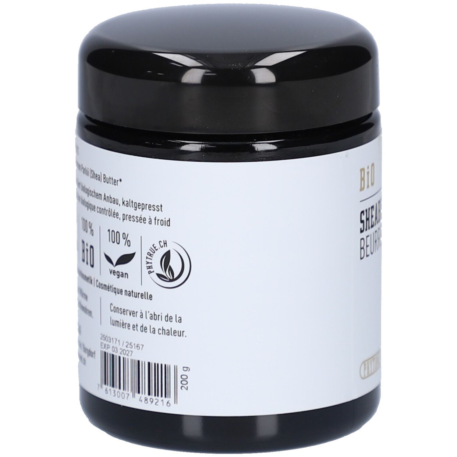 Rückseite des schwarzen Tiegels. Etikett mit Text: Sheabutter, 100% BIO, vegan. Haltbarkeit bis 03.2027.