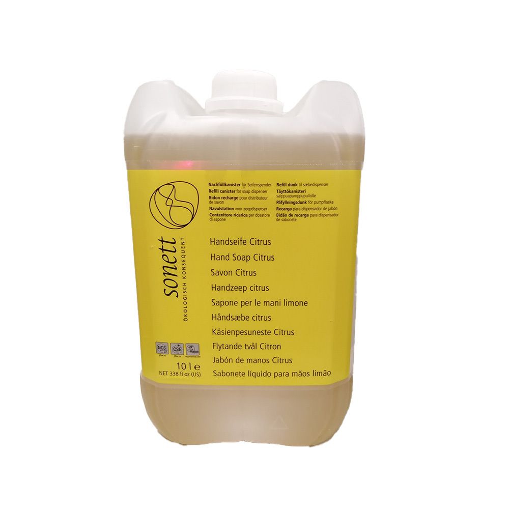 Bidon de liquide jaunâtre. Étiquette jaune avec nom du produit et logo. 10 l.