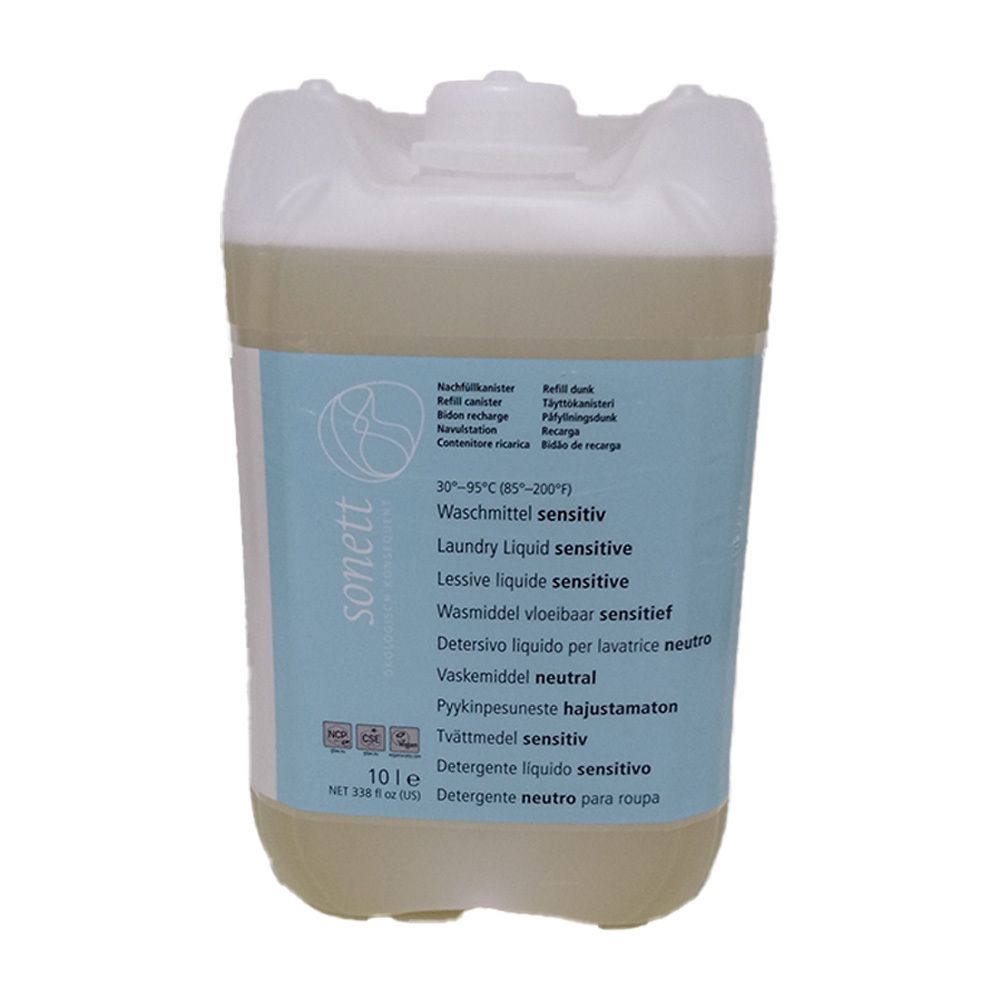 Kanister mit Flüssigwaschmittel. Aufschrift: Sonett, Laundry Liquid sensitive. Hellblauer Aufkleber mit Produktinformationen.