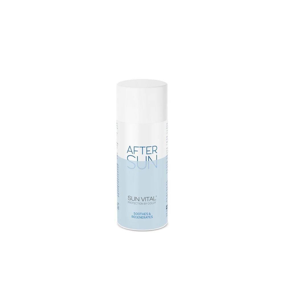 Weiße Flasche mit blauem Etikett, "AFTER SUN" und "SUN VITAL" Aufschrift.