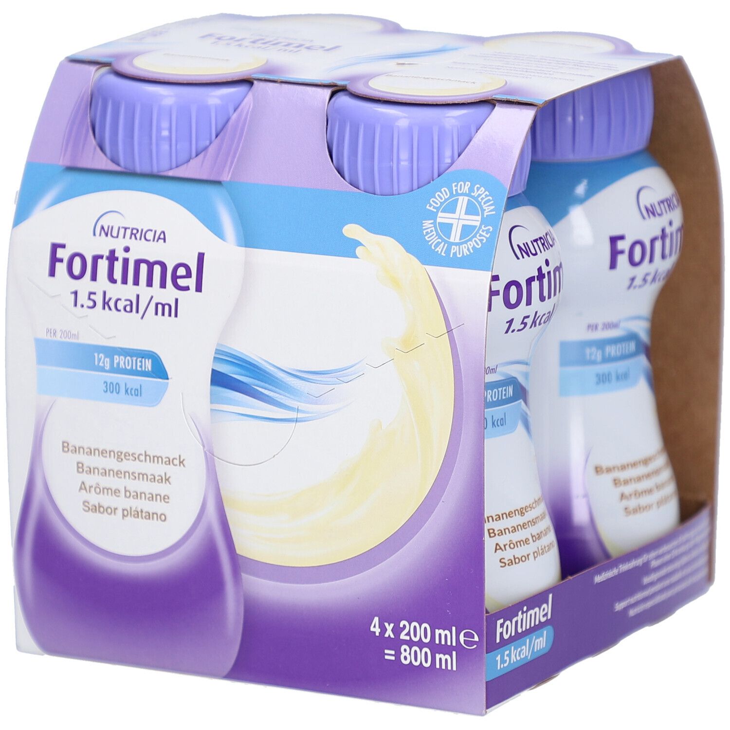 Emballage de quatre bouteilles Fortimel 1,5 kcal/ml. Goût banane. Bouchons violets, bouteilles blanches avec texte bleu. 4 x 200 ml.