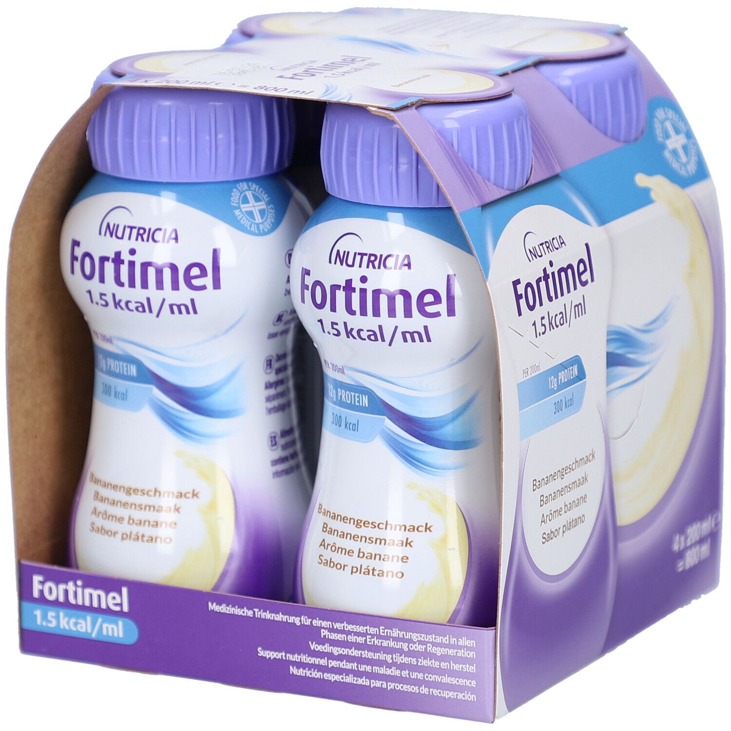 Emballage de quatre bouteilles Fortimel 1,5 kcal/ml. Goût banane. Bouchons violets, bouteilles blanches avec texte bleu. 4 x 200 ml.