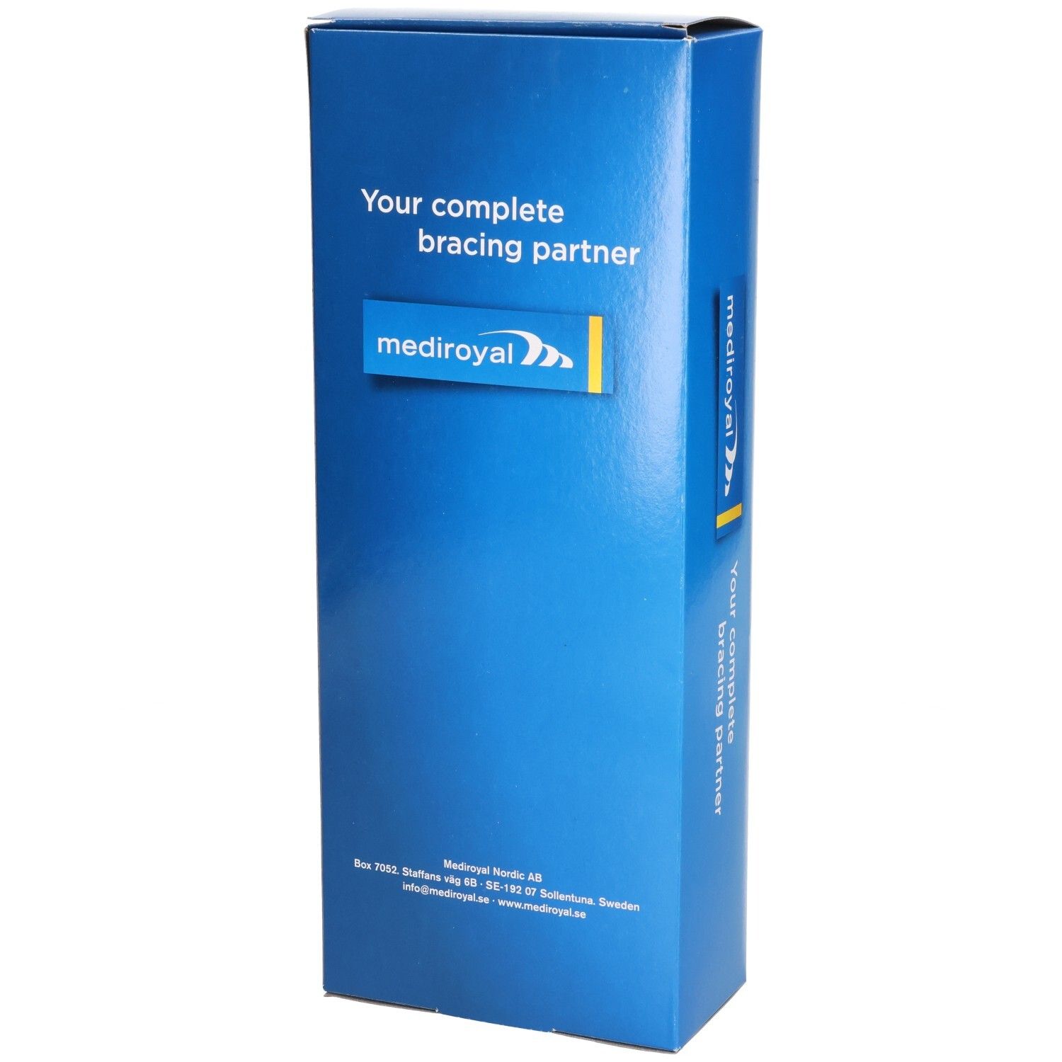 Blaue Verpackung. Aufdruck: mediroyal Logo, Text: Your complete bracing partner, Adresse.