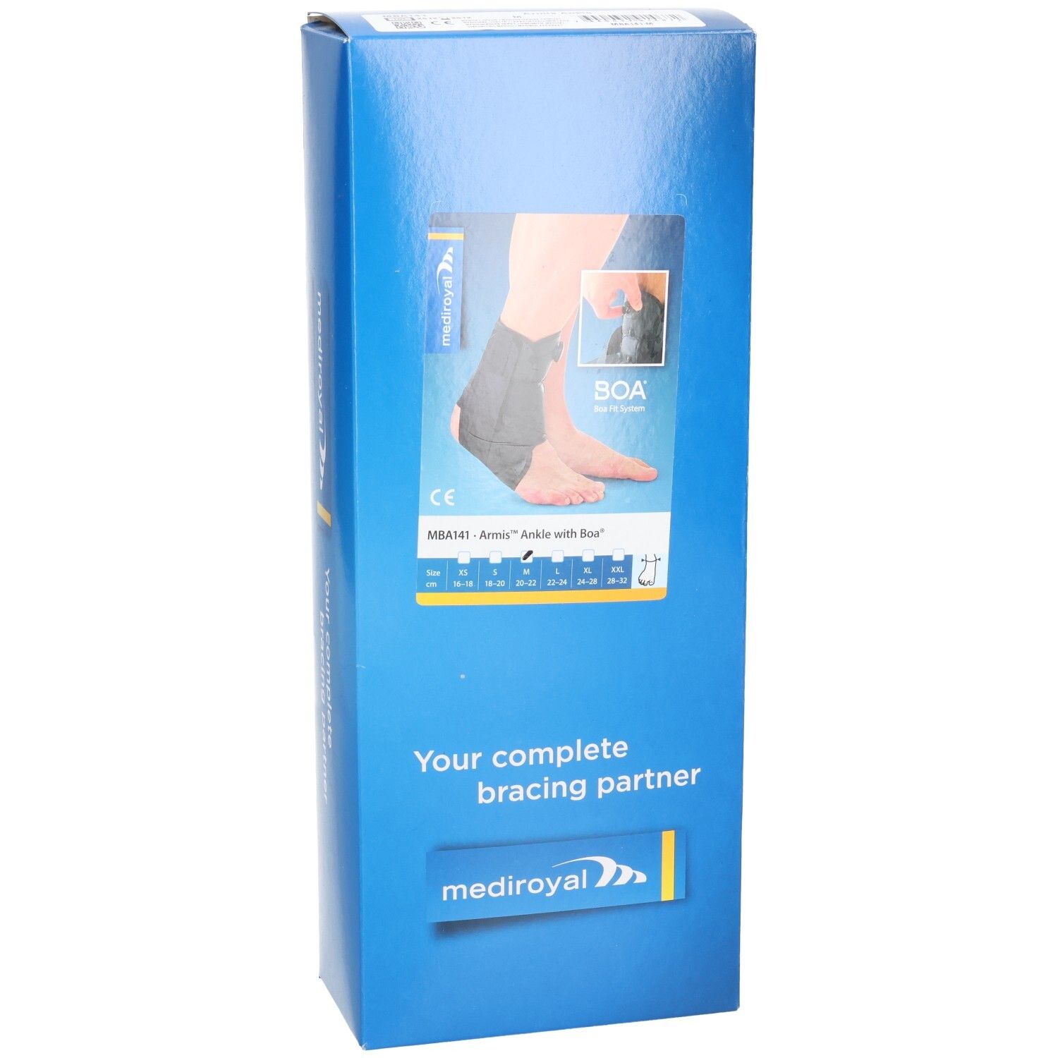Blaue Verpackung. Aufdruck: Produktabbildung, BOA-Verschluss, mediroyal Logo, Text: Your complete bracing partner.
