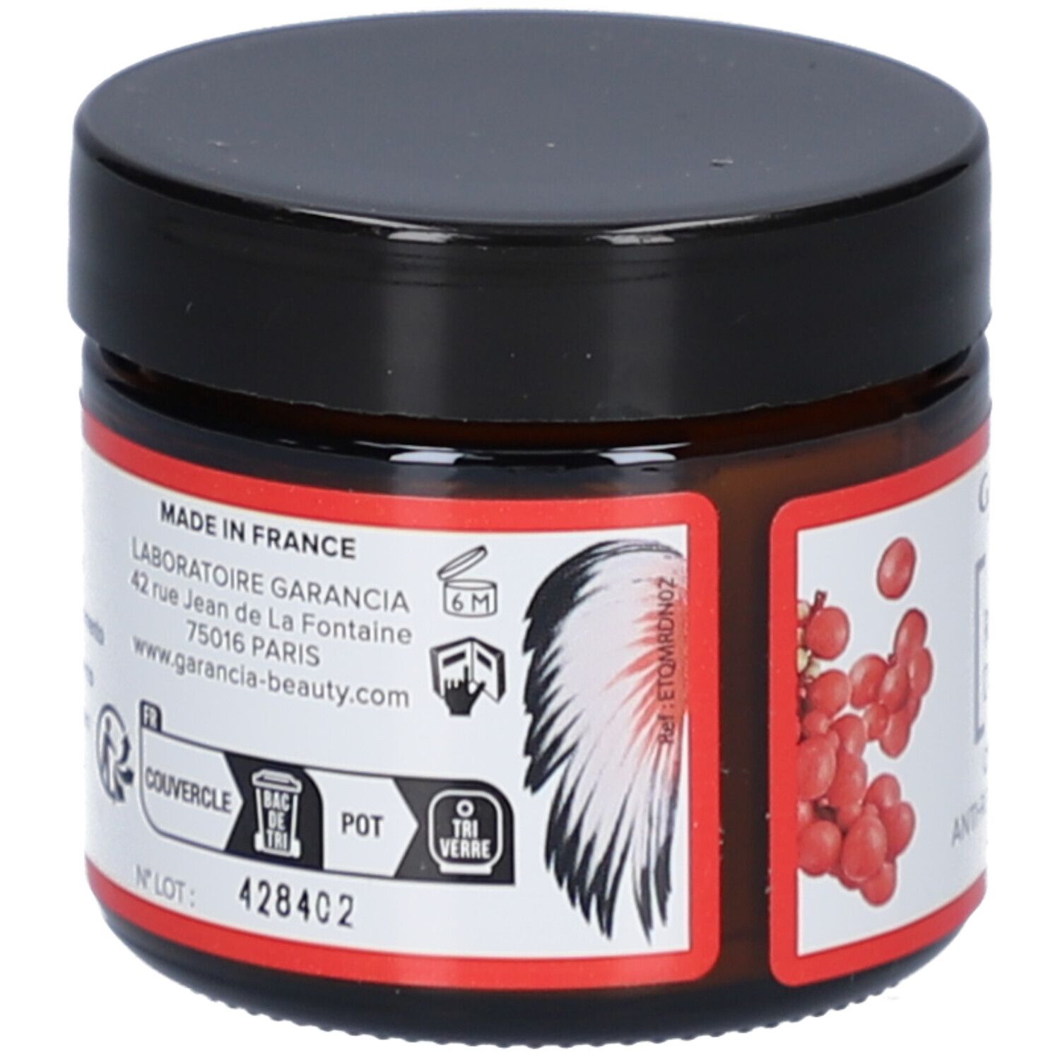Rückseite des Creme-Glases. Schwarzer Deckel. Roter Aufkleber mit Text und Symbolen. Text: Made in France, Laboratoire Garancia.