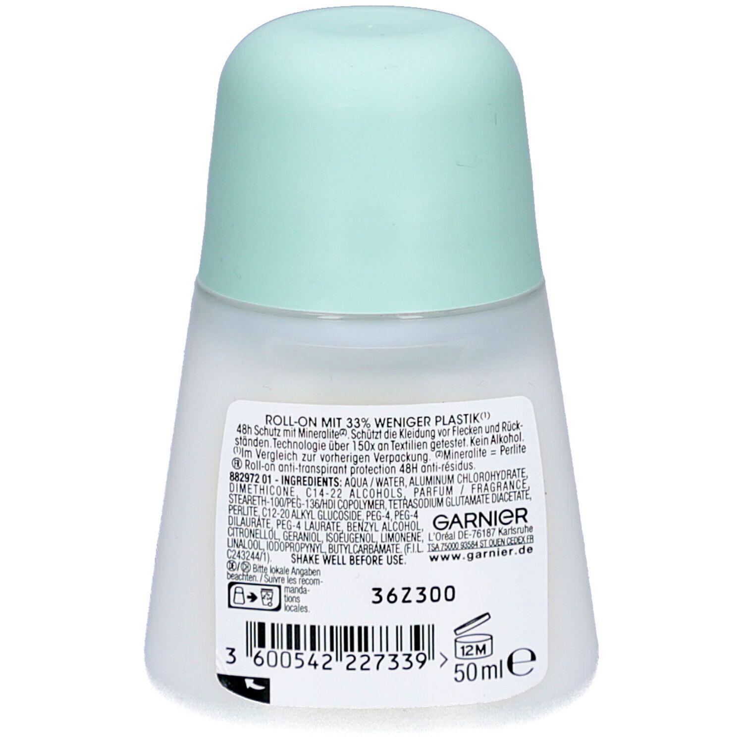 Rückseite des Deo-Rollers. Aufschrift: GARNIER, Roll-on mit 33% weniger Plastik. Barcode und 50ml.