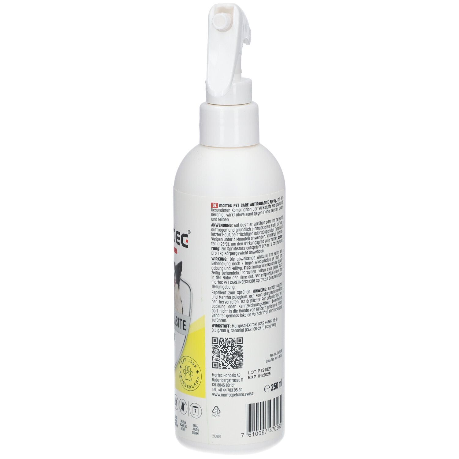 Weiße Sprühflasche mit Sprühkopf. Aufschrift: MARTEC PET CARE, ANTIPARASITE. Text in mehreren Sprachen. Aufschrift: 250 ml. Barcode.