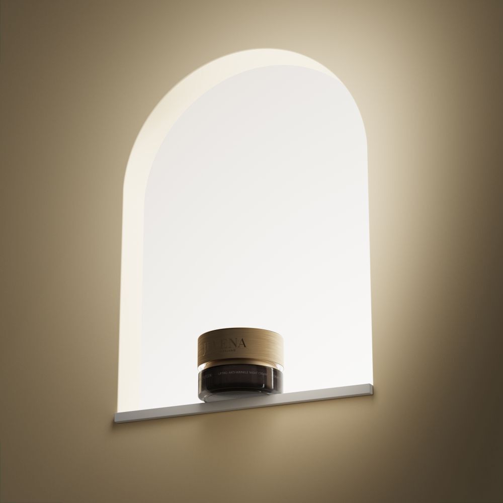 Creme-Tiegel in einer beleuchteten Nische. Aufschrift: Juvena.