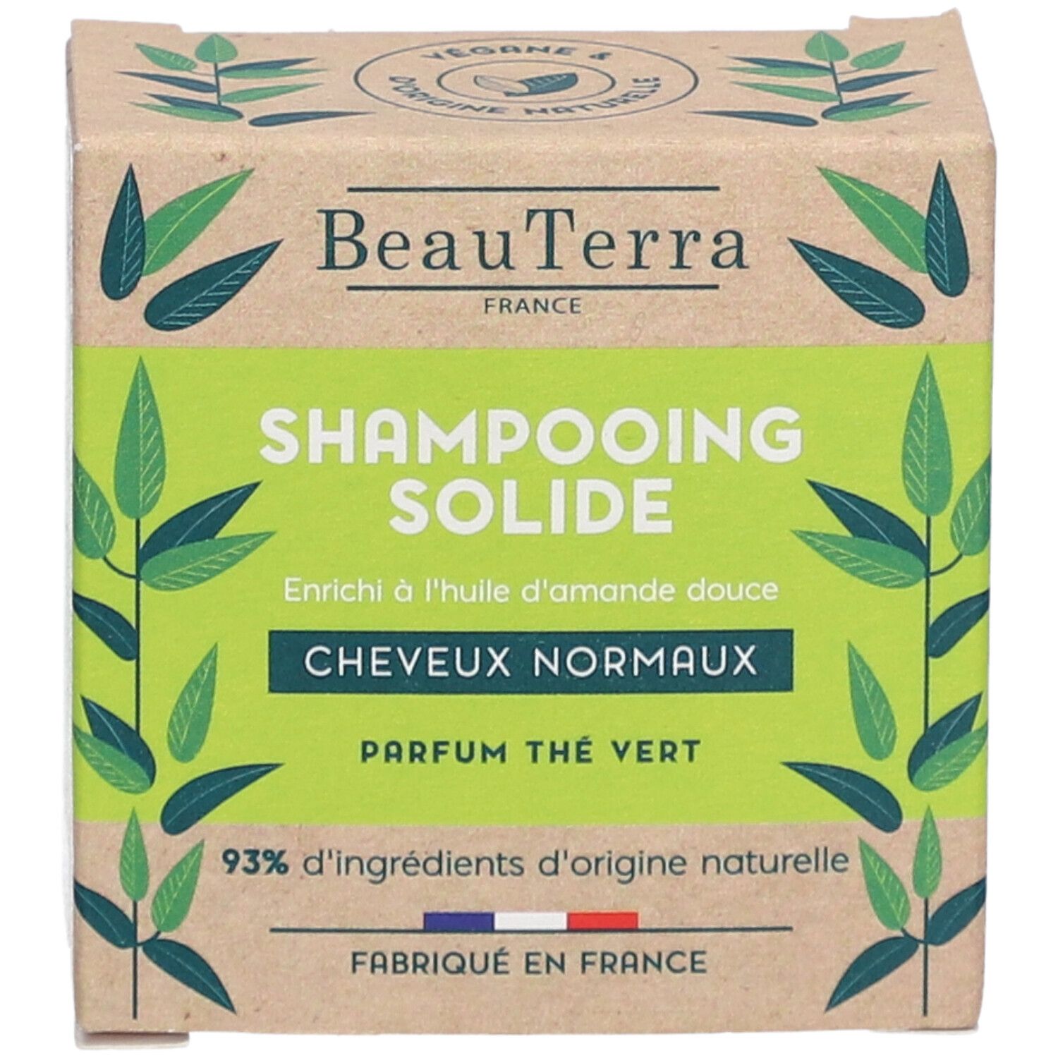 Kartonverpackung mit grünem Etikett. Aufschrift: BeauTerra, Shampooing Solide, Cheveux Normaux, Parfum Thé Vert. 93% natürliche Inhaltsstoffe.