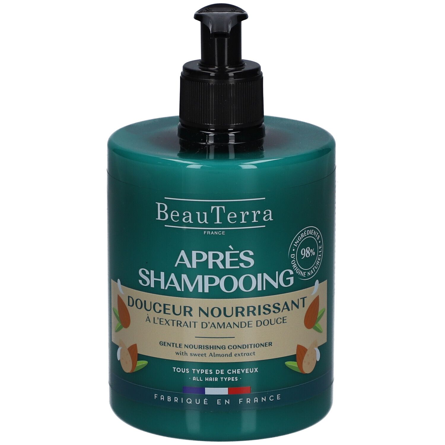 Grüne Flasche mit schwarzem Pumpkopf. Aufschrift: Après Shampooing, Douceur Nourrissant, Extrait d'Amande Douce. 98% Inhaltsstoffe natürlichen Ursprungs.