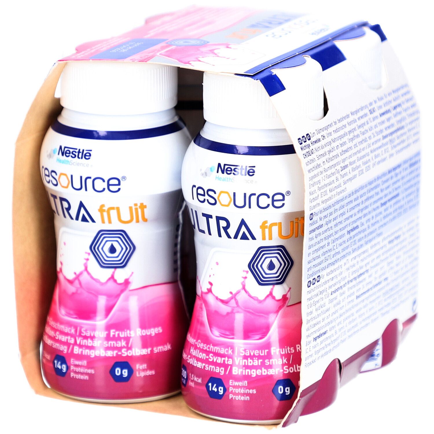 Packung mit Flaschen. Aufschrift: resource ULTRA fruit. Waldbeer-Geschmack. Nestle Health Science Logo. Flaschen mit rosa Flüssigkeit.
