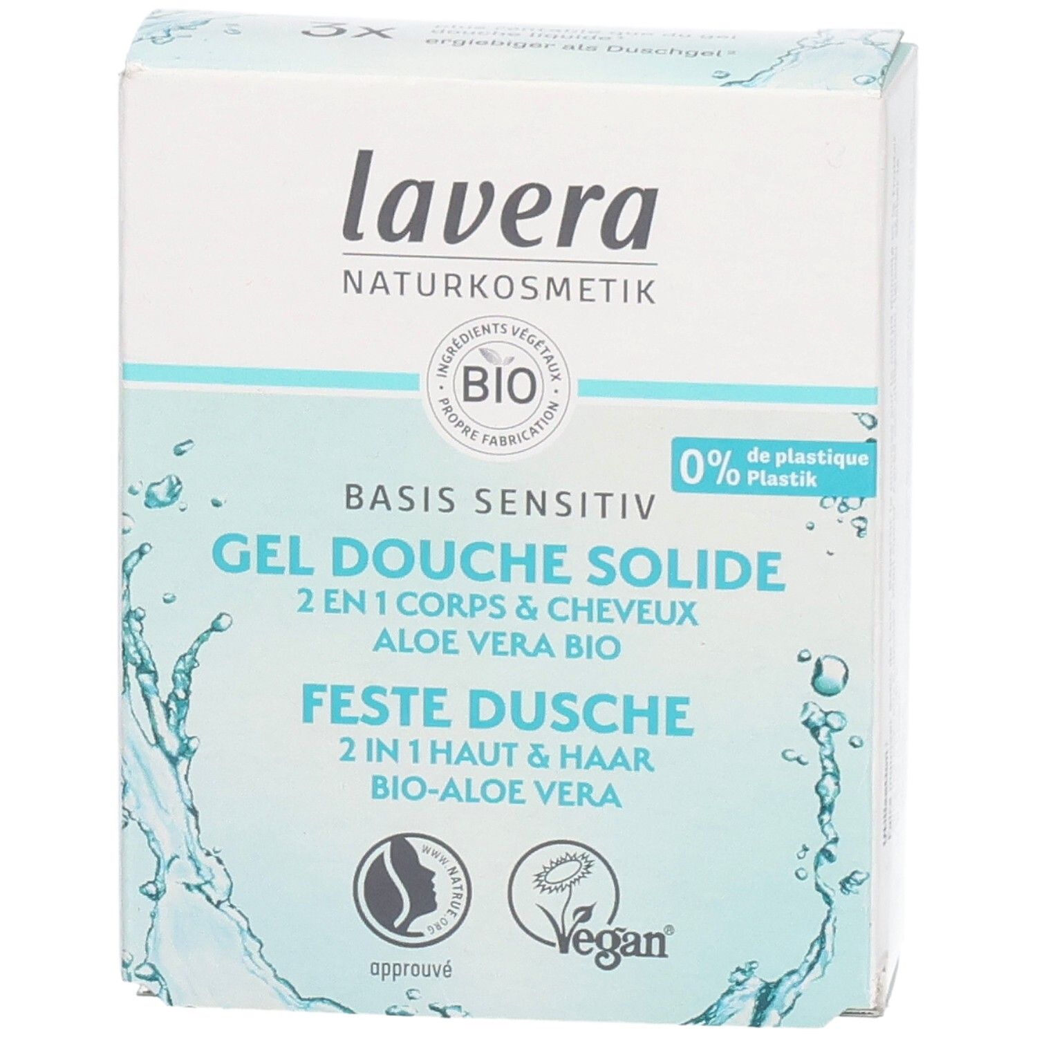 Boîte avec informations produit. Inscriptions: lavera, Basis Sensitiv, Gel Douche Solide, 2 en 1 Corps & Cheveux, Aloe Vera Bio. Vegan.