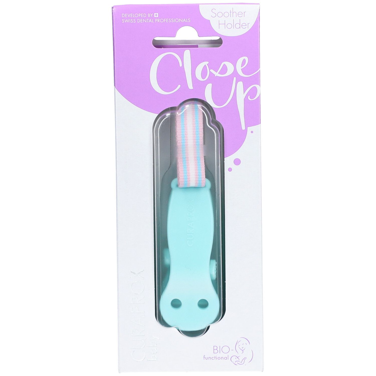 Türkisfarbener Schnullerhalter in Verpackung. Sichtbar: CURAPROX, Close Up, BIO-Funktional. Halter mit Band in Rosa und Blau.