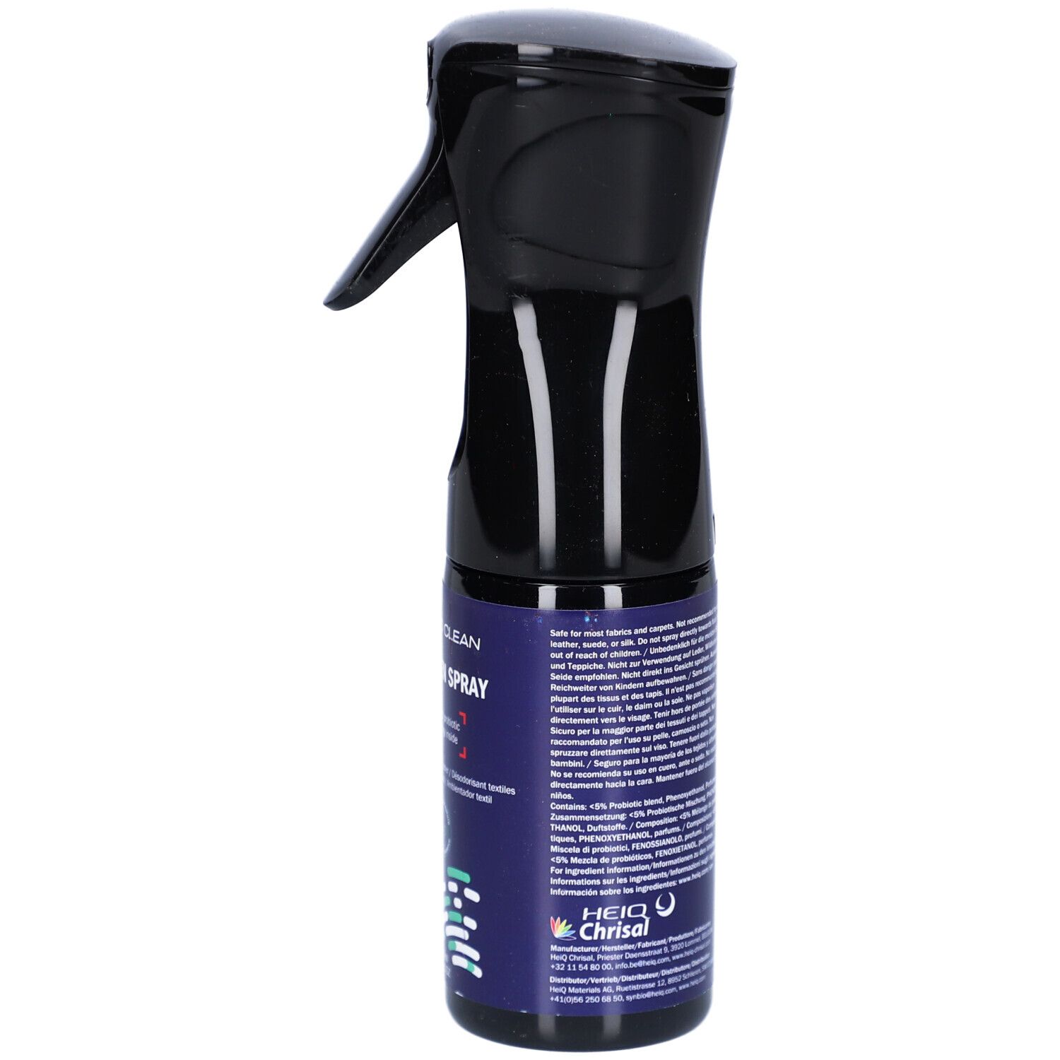 Blaue Sprühflasche mit schwarzem Sprühkopf. Aufschrift: HEIQ SYNBIO CLEAN ALLERGEN SPRAY. 180 ml. Detailansicht.