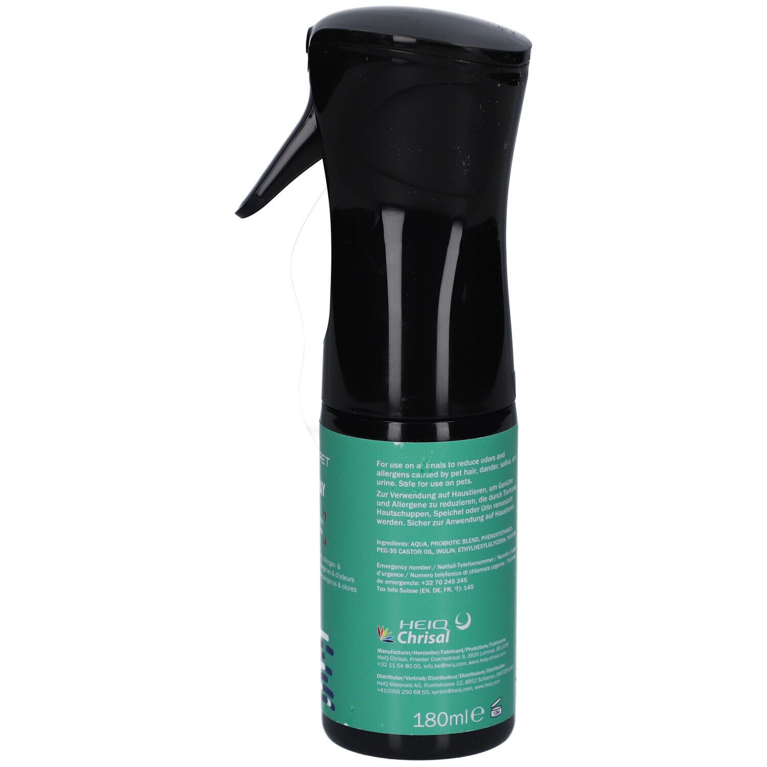 Schwarze Sprühflasche mit grünem Etikett. Aufschrift: HEIQ SYNBIO PET PET SPRAY. Enthält 180 ml.