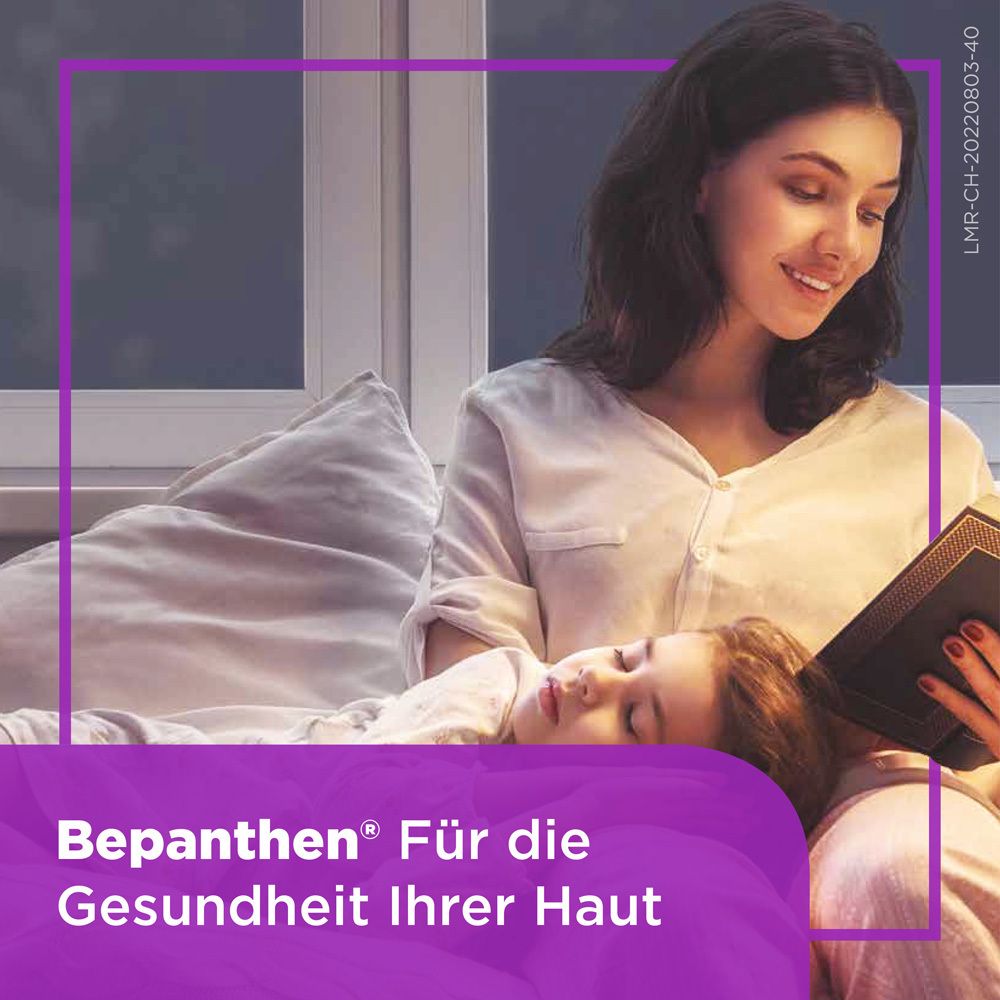 Femme et enfant lisent. Texte : Bepanthen pour la santé de votre peau. Cadre violet.